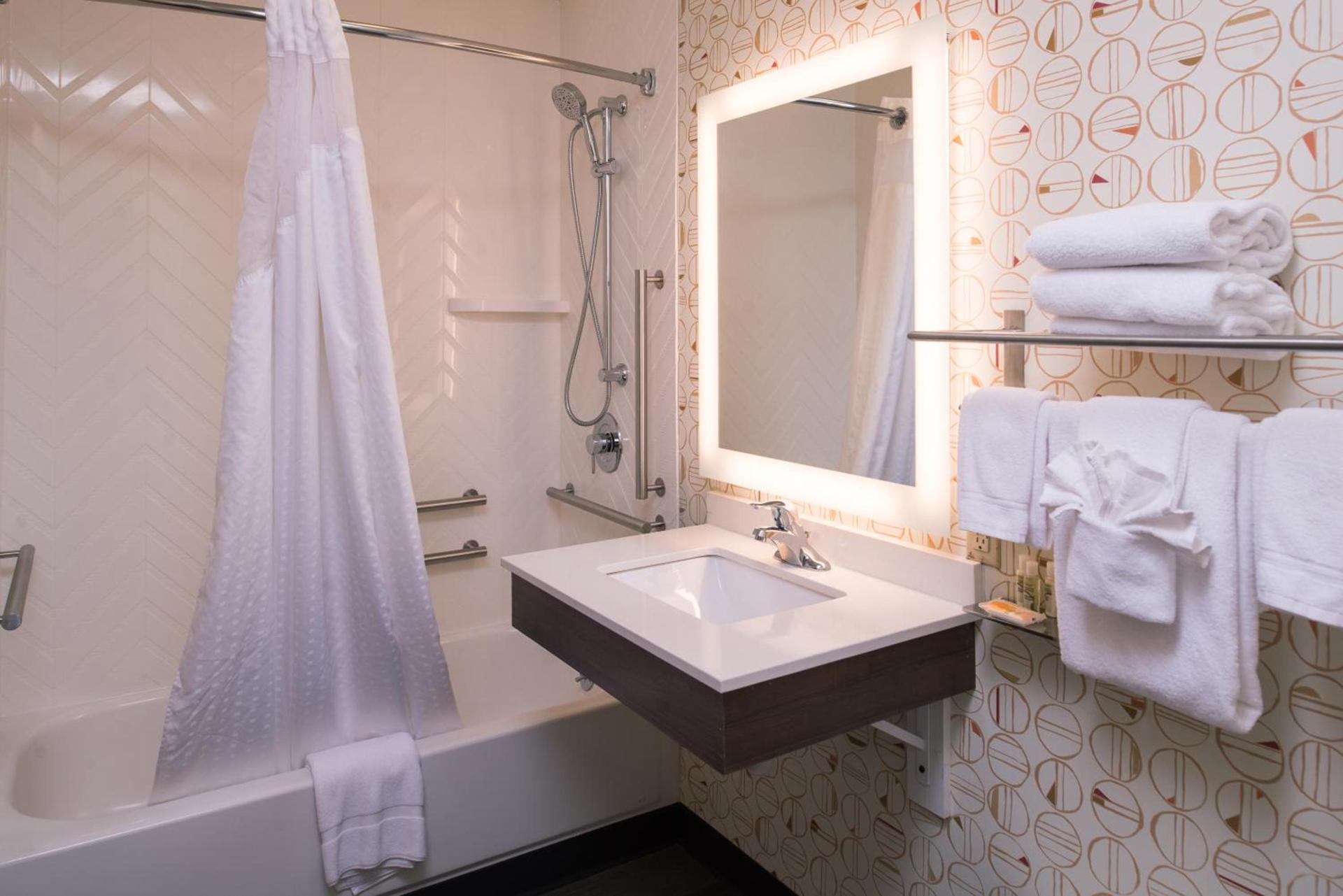 Holiday Inn Auburn-Finger Lakes Region by IHG photo 2
