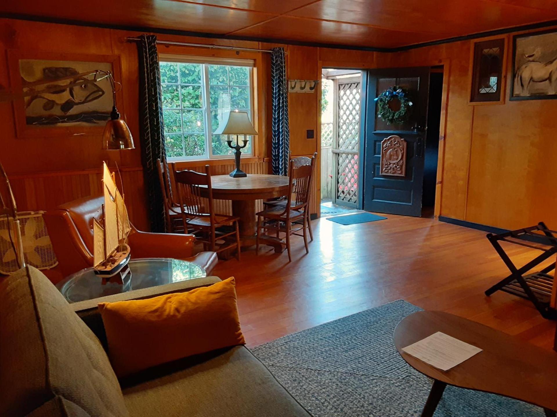 Anchor Inn Resort photo 8