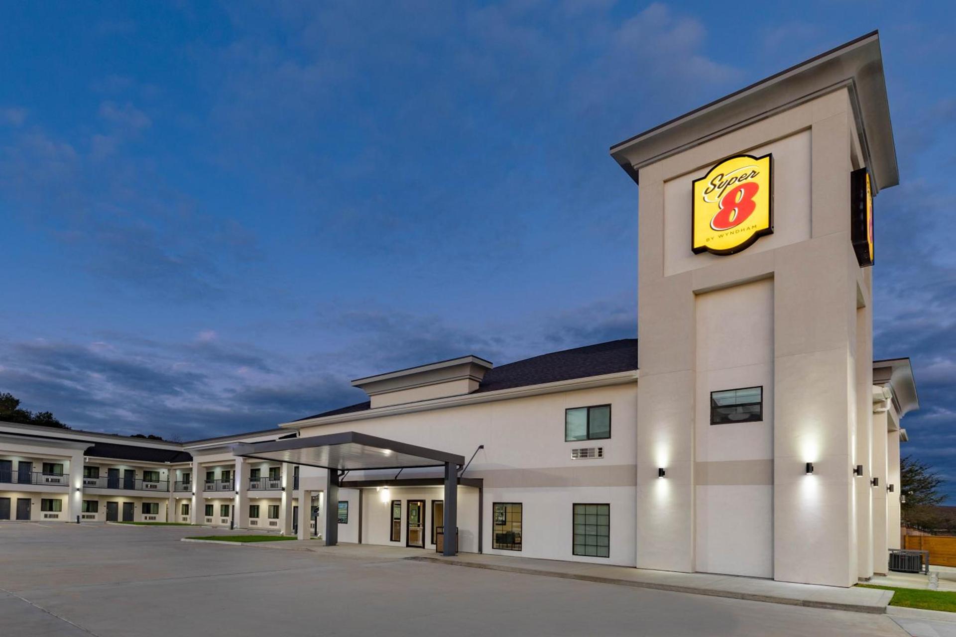 Super 8 by Wyndham Houston NW Beltway 8-West Rd photo 55