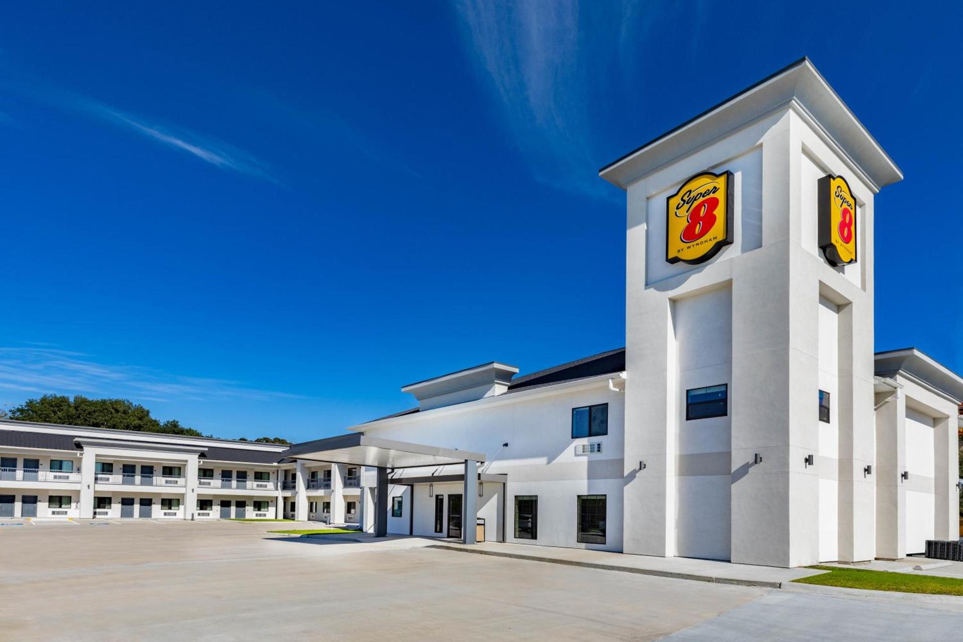 Super 8 by Wyndham Houston NW Beltway 8-West Rd photo 1