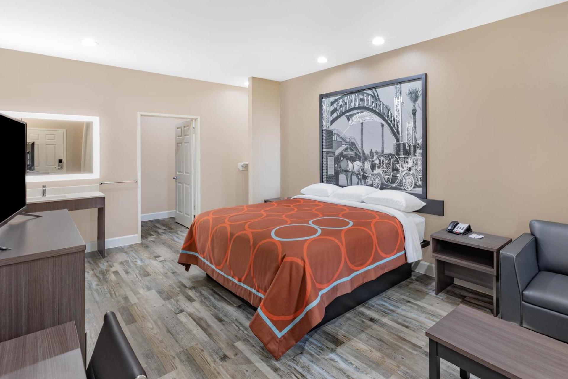 Super 8 by Wyndham Houston NW Beltway 8-West Rd photo 53