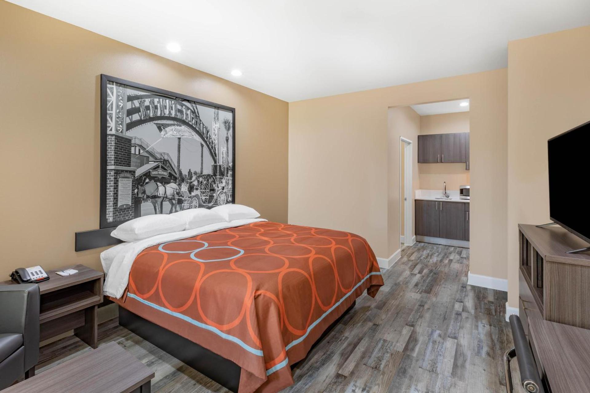 Super 8 by Wyndham Houston NW Beltway 8-West Rd photo 38