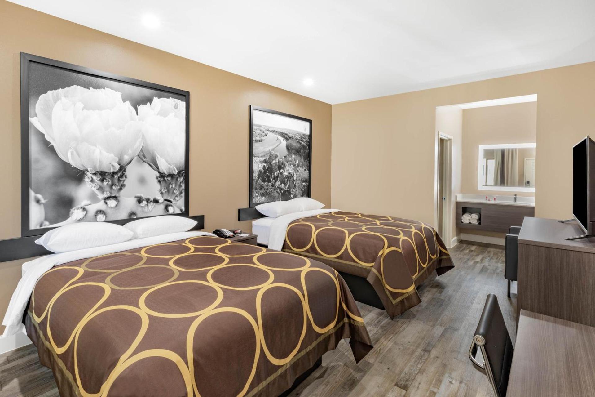 Super 8 by Wyndham Houston NW Beltway 8-West Rd photo 47