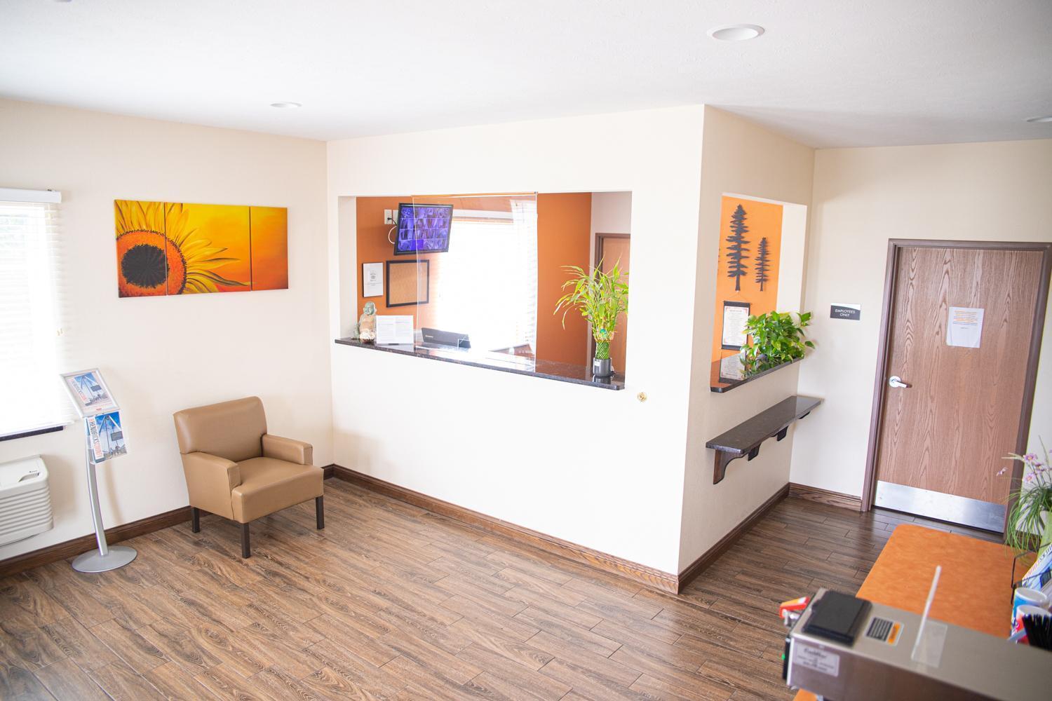 White House Suites photo 11