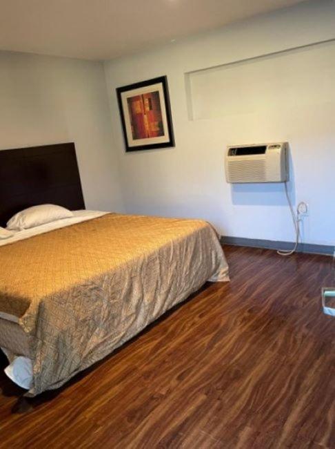 Richmond Motel photo 5
