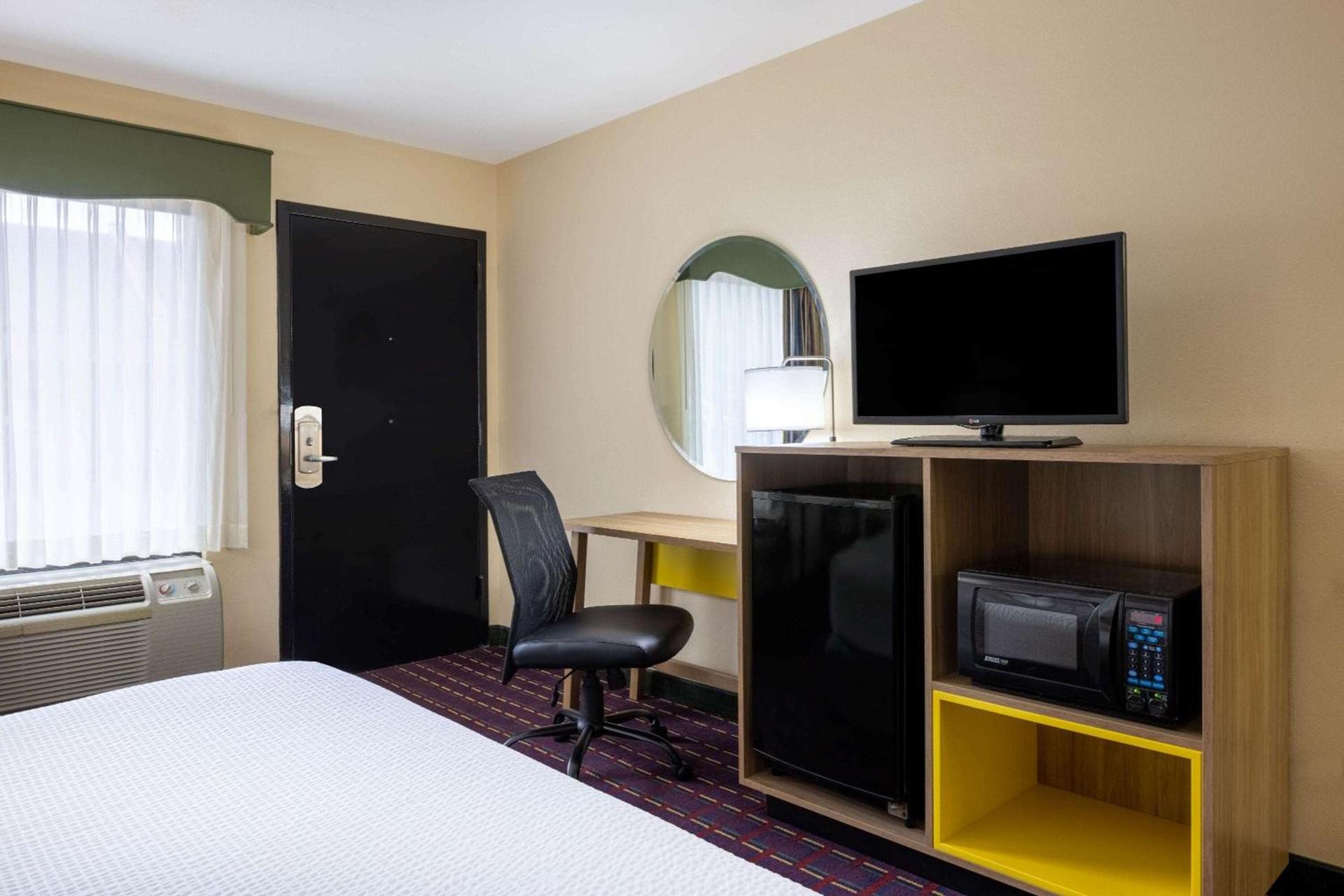 Days Inn by Wyndham Murphy photo 29