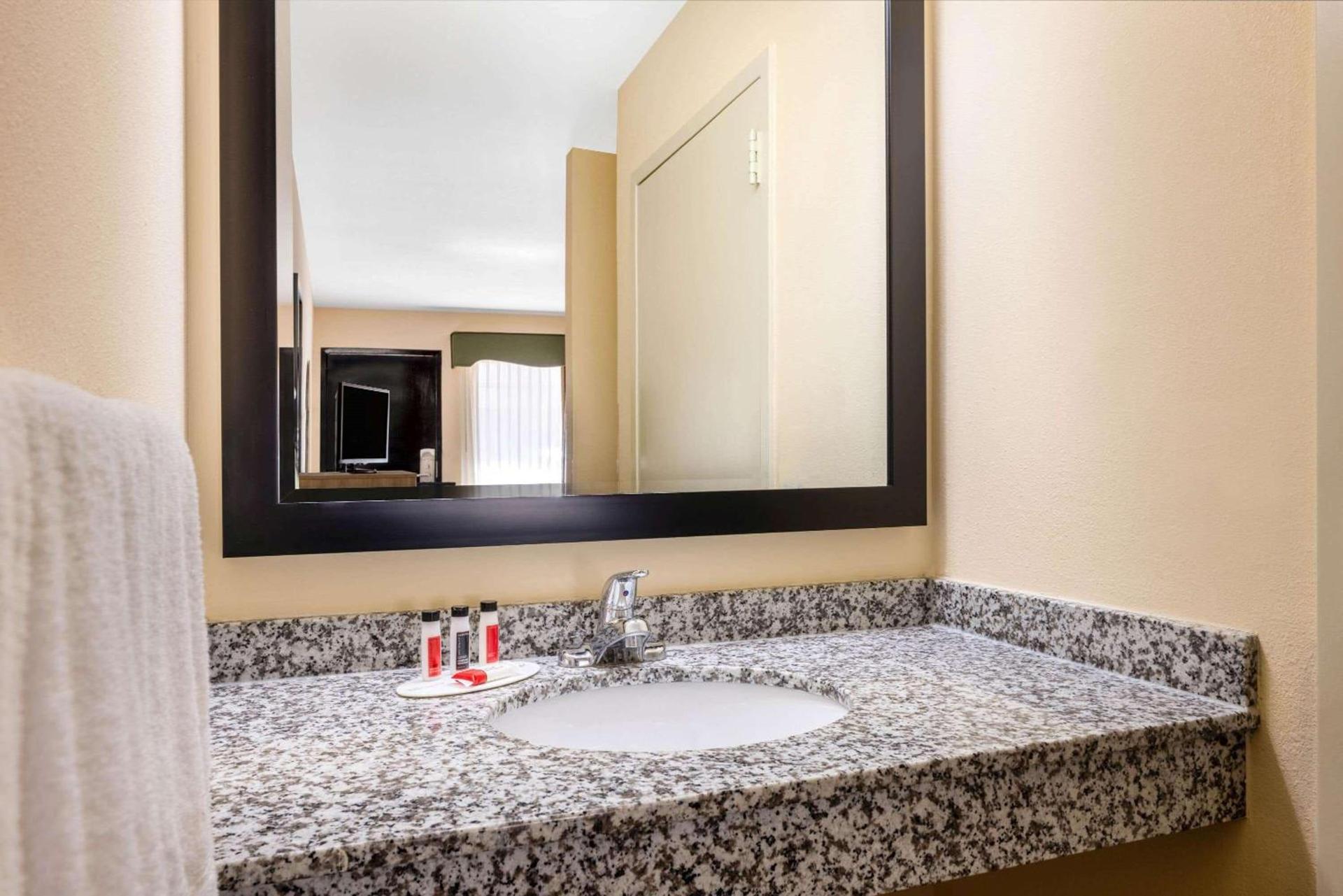 Days Inn by Wyndham Murphy photo 25