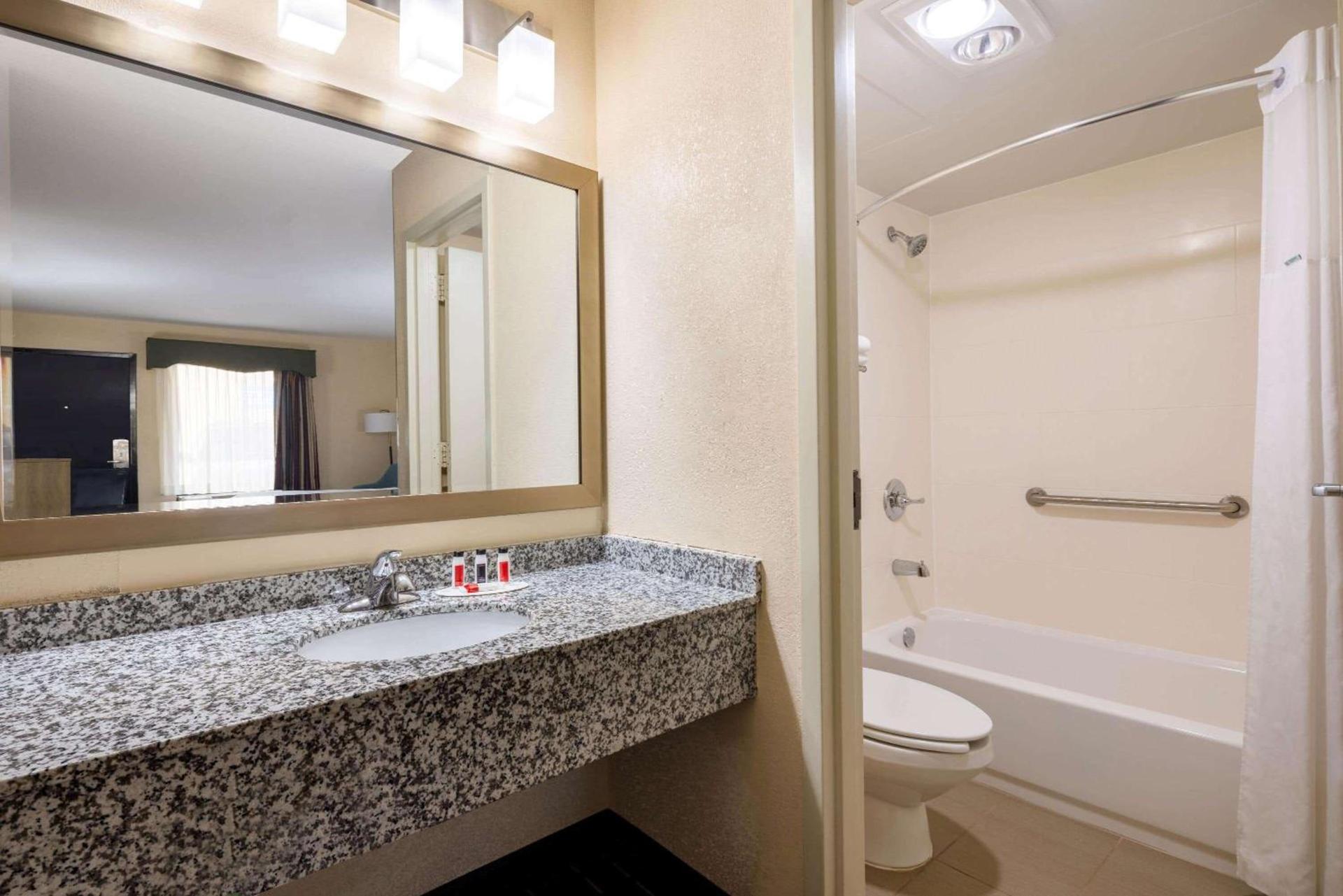 Days Inn by Wyndham Murphy photo 24