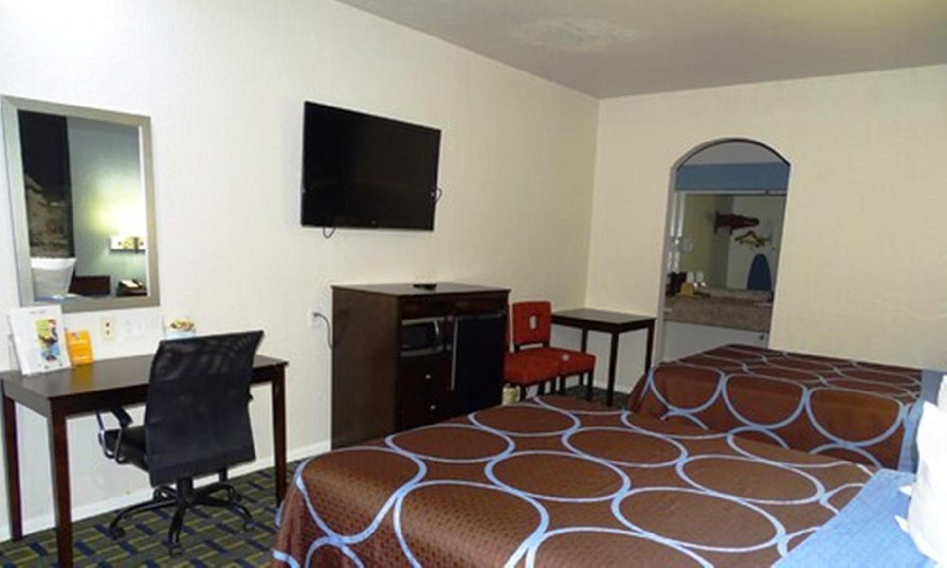 Super 8 by Wyndham Houston/Brookhollow NW photo 18