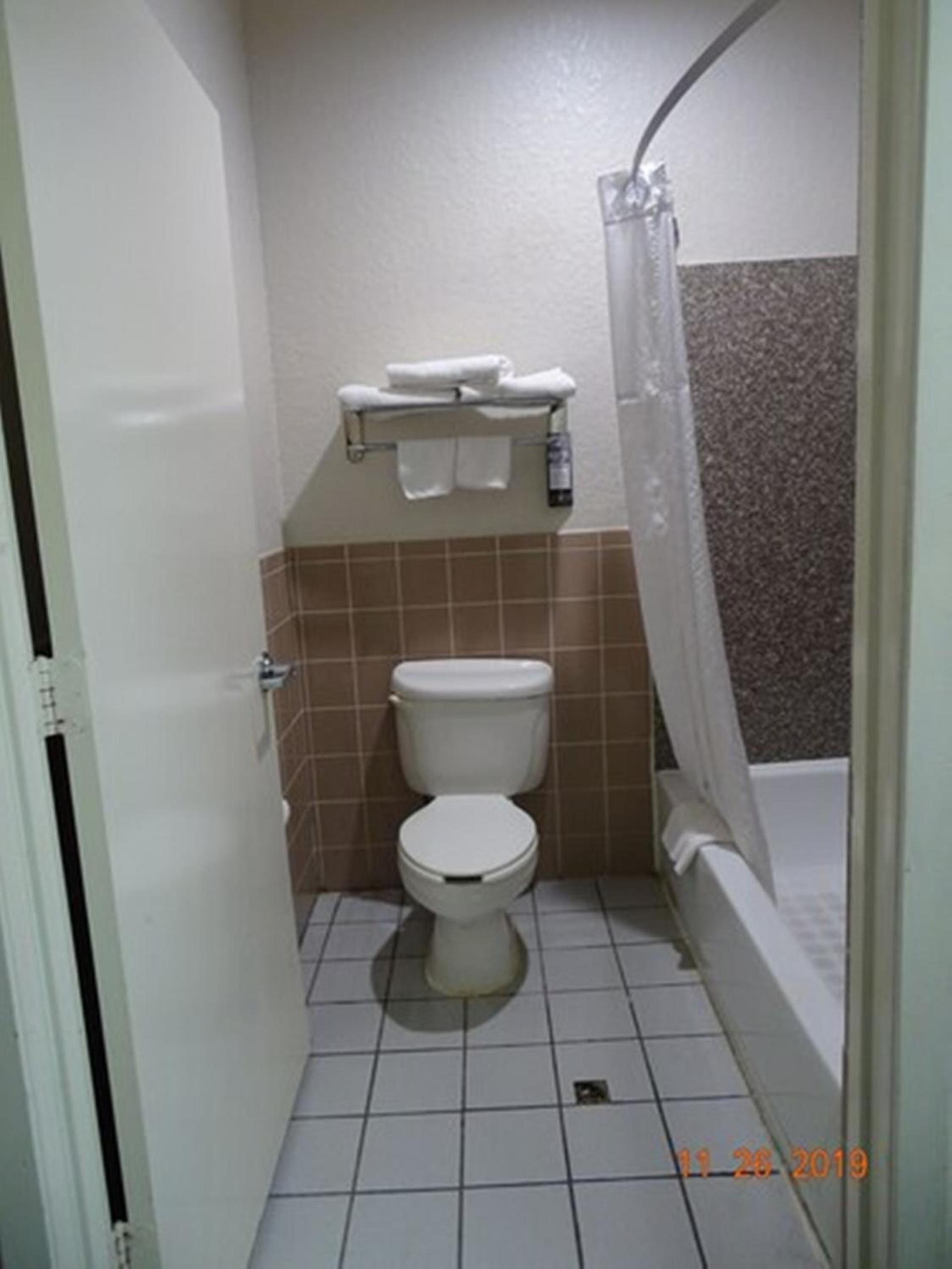 Super 8 by Wyndham Houston/Brookhollow NW photo 17