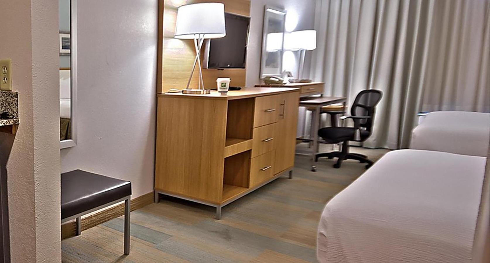 Holiday Inn Manahawkin/Long Beach Island by IHG photo 3
