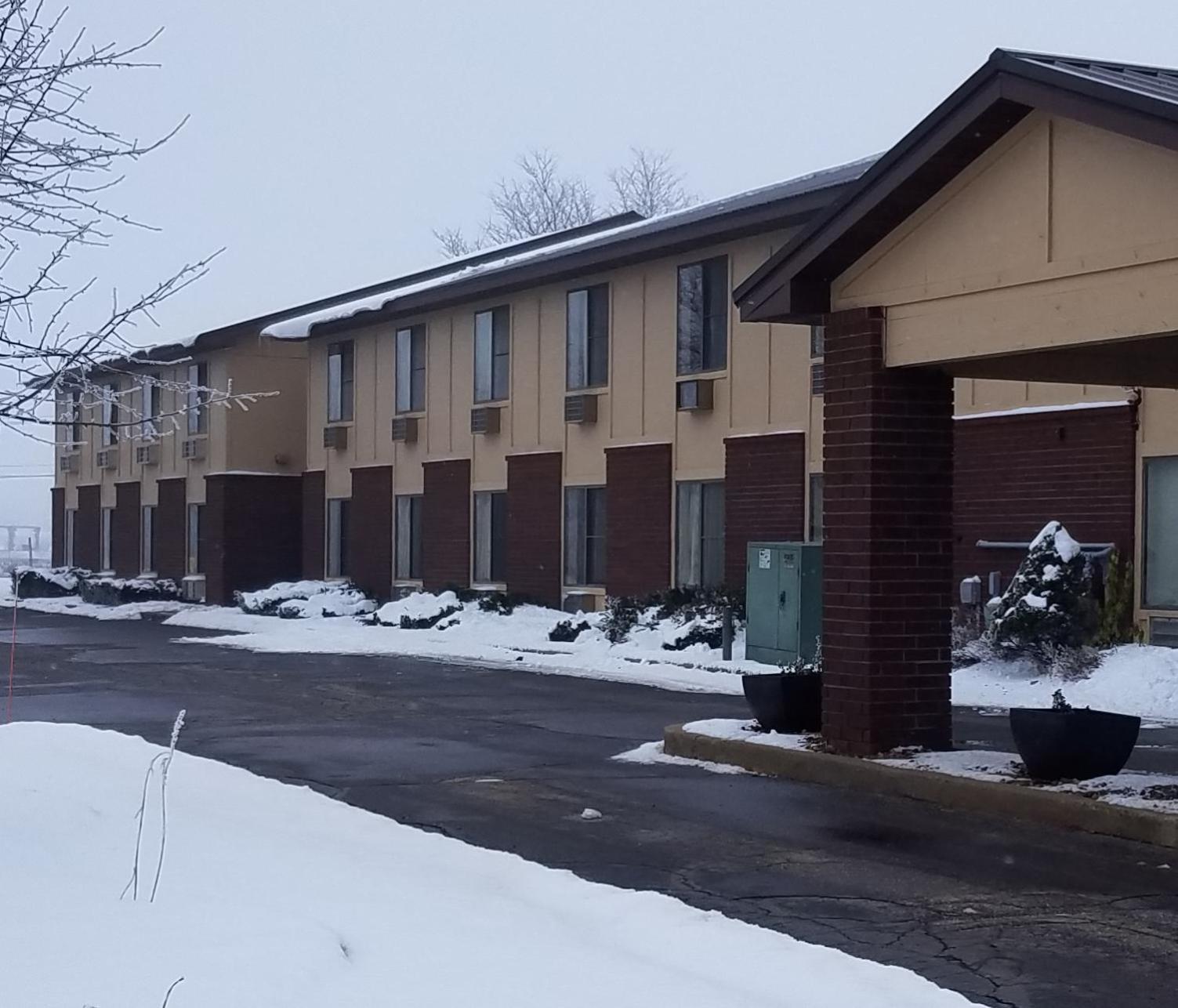 AmeriVu Inn and Suites Shawano WI photo 6