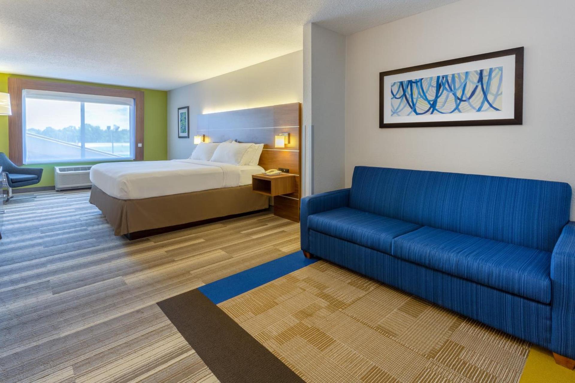 Holiday Inn Express & Suites Vandalia by IHG photo 29