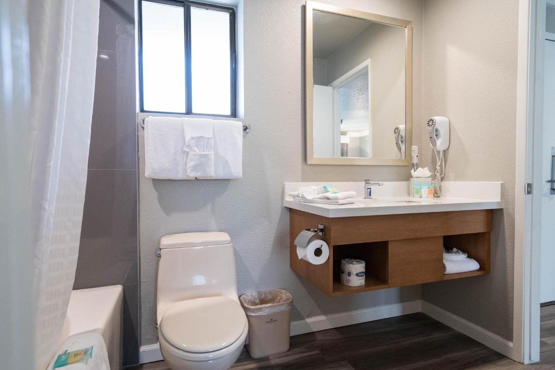 Alexis Park All Suite Resort photo 25