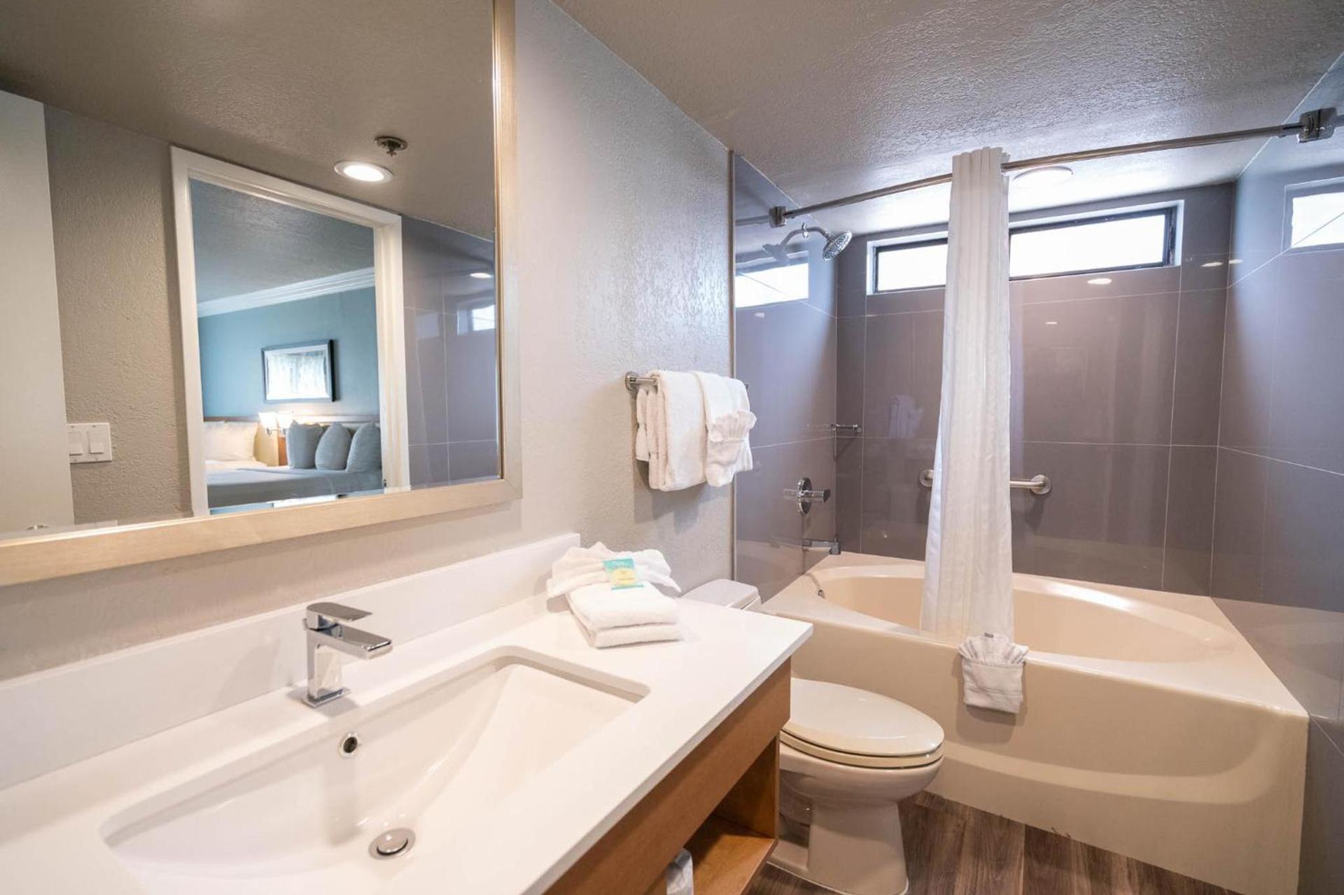 Alexis Park All Suite Resort photo 24