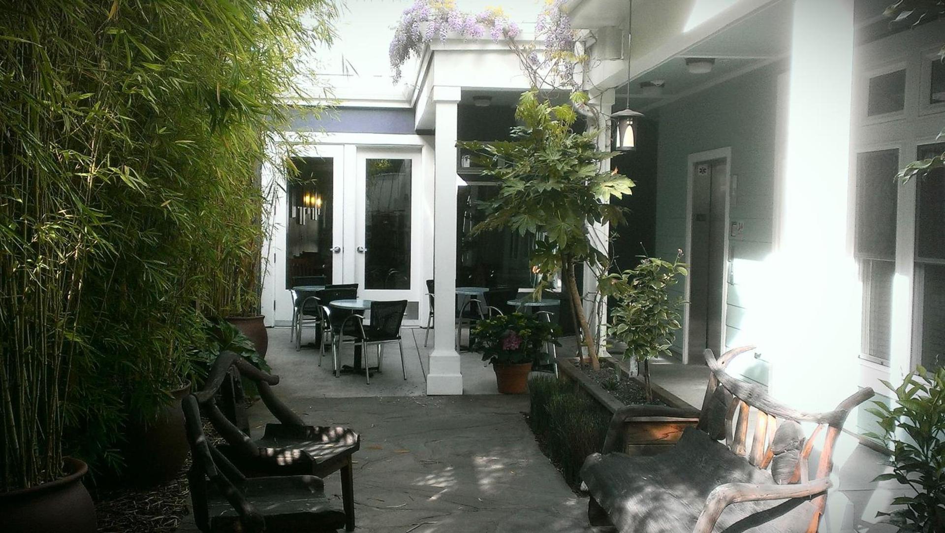 Pacific Blue Inn photo 12