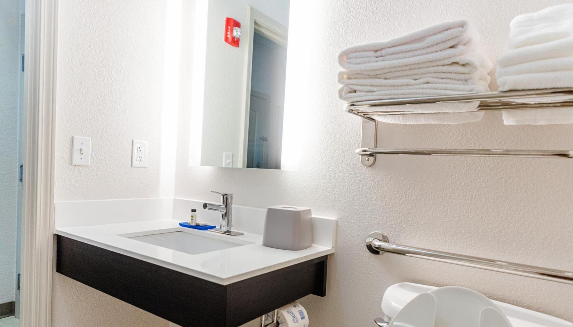 Holiday Inn Express Hotel & Suites Greenville by IHG photo 74