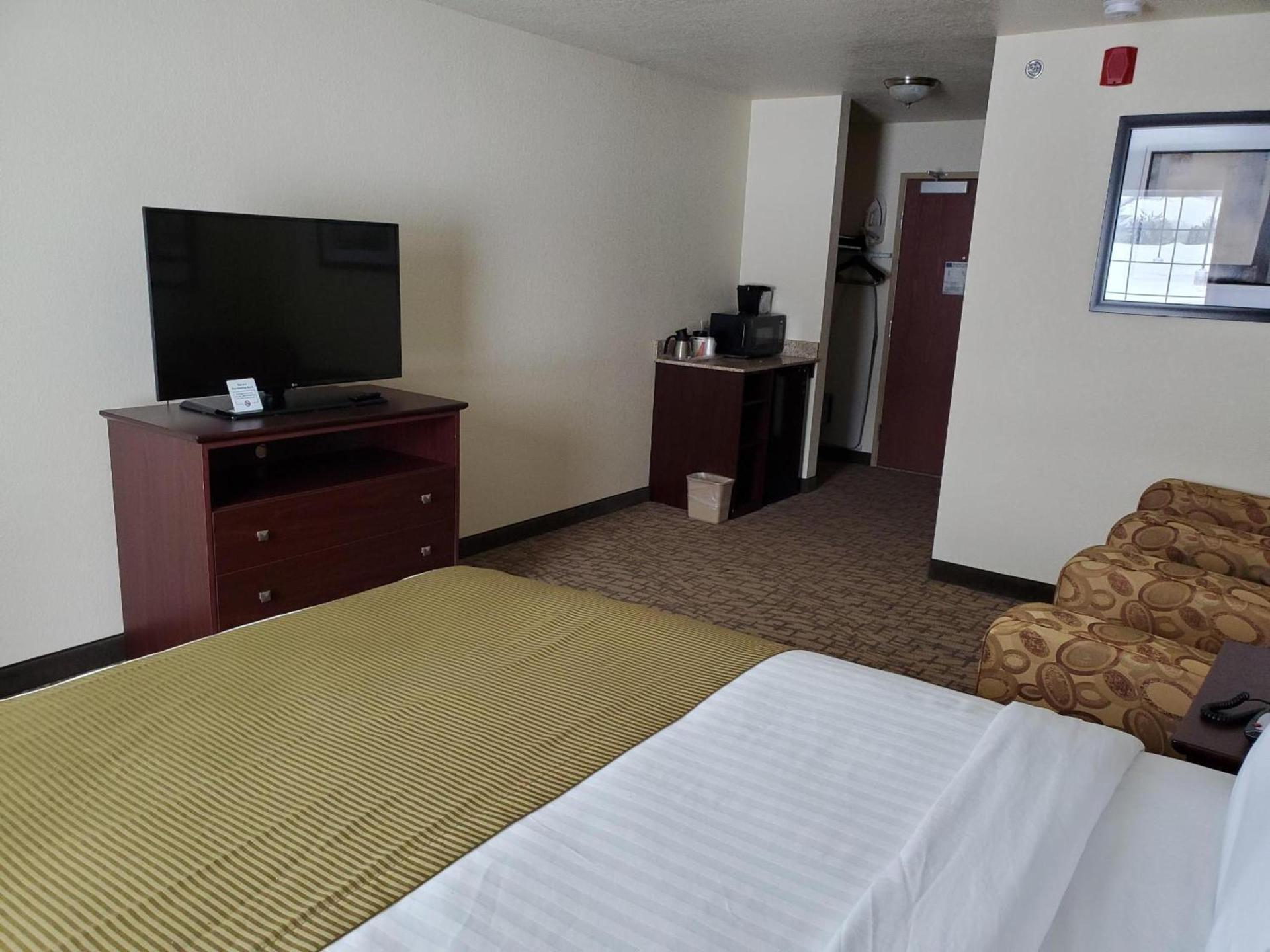 Cobblestone Inn & Suites - Barron photo 12
