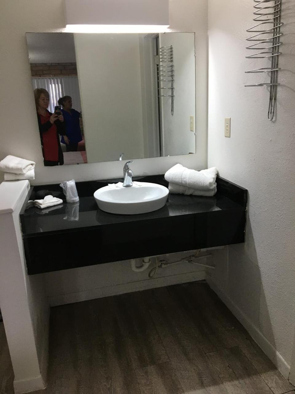 Sands Motel photo 14