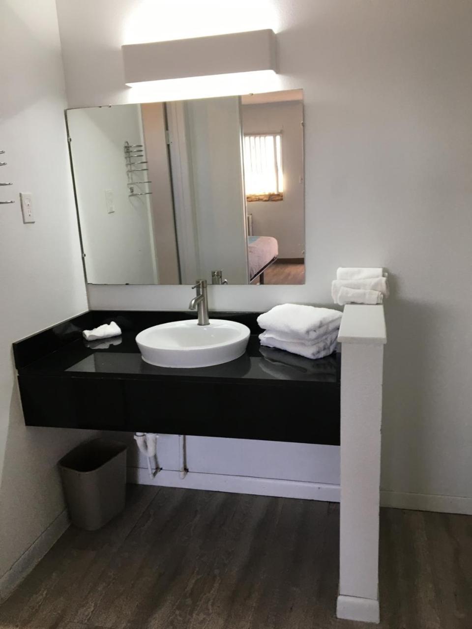 Sands Motel photo 18