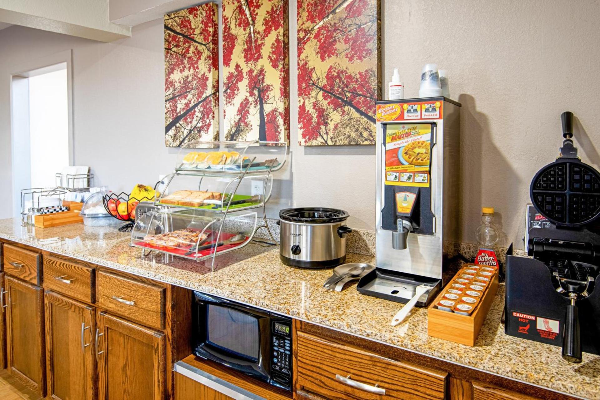 Red Roof Inn Cameron photo 12