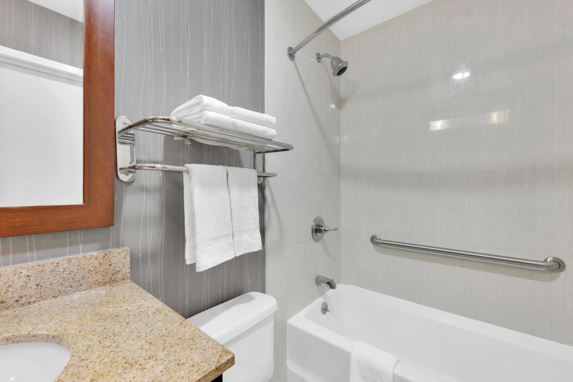 Hotel Pergola Jamaica JFK photo 31