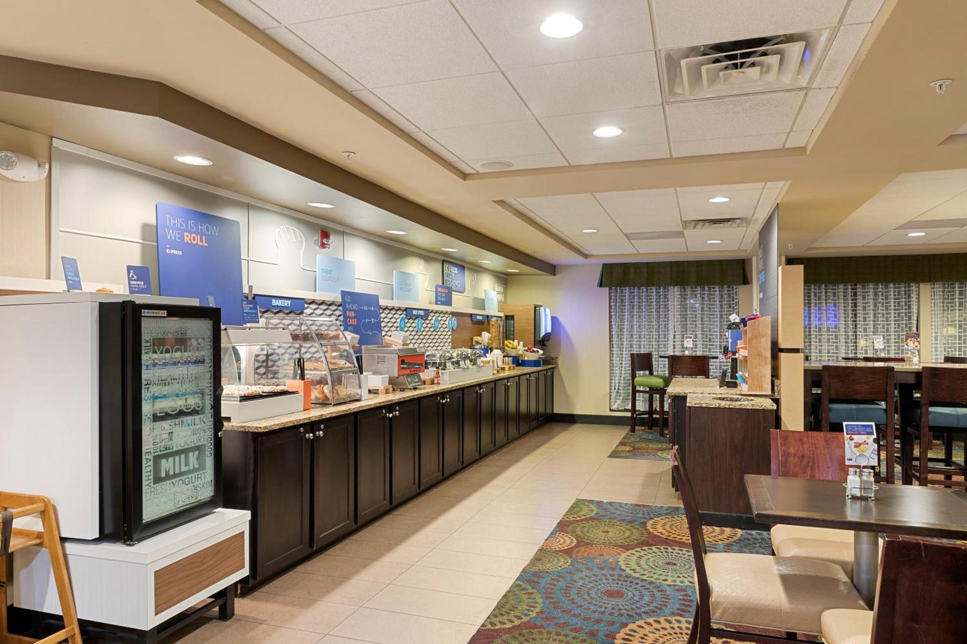 Holiday Inn Express Bloomington West by IHG photo 27
