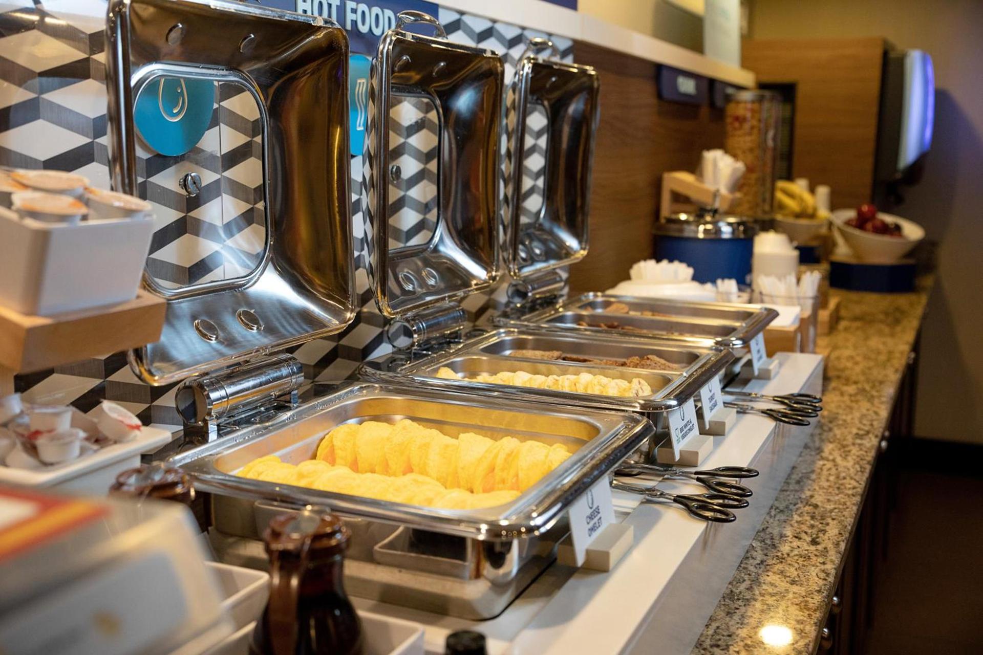 Holiday Inn Express Bloomington West by IHG photo 17