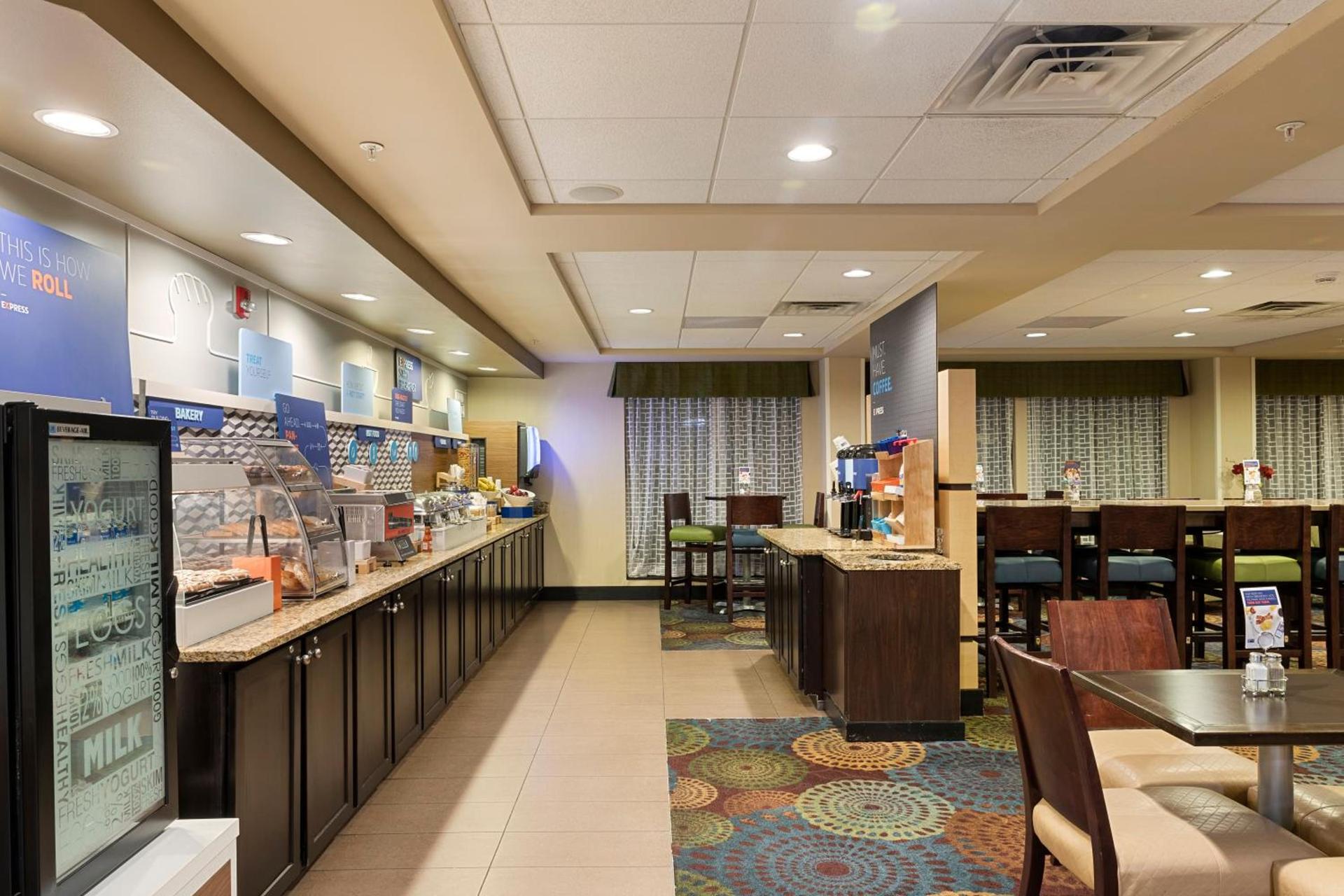 Holiday Inn Express Bloomington West by IHG photo 26
