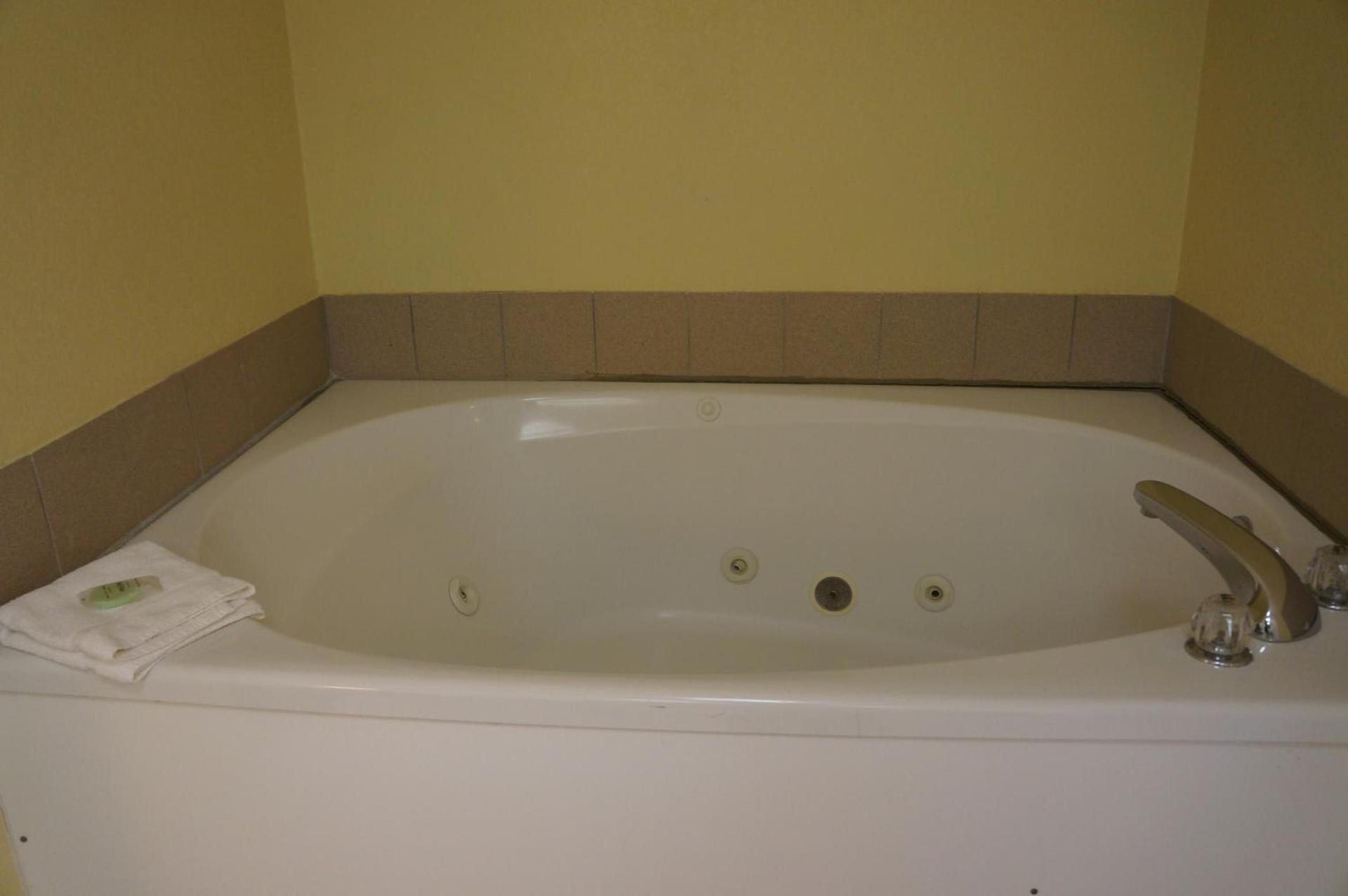 Clarksville Inn photo 17