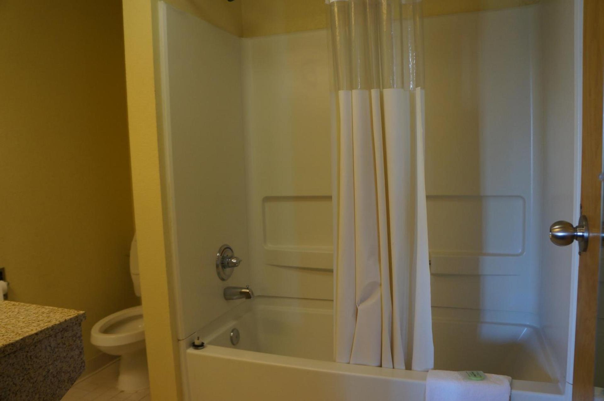 Clarksville Inn photo 18