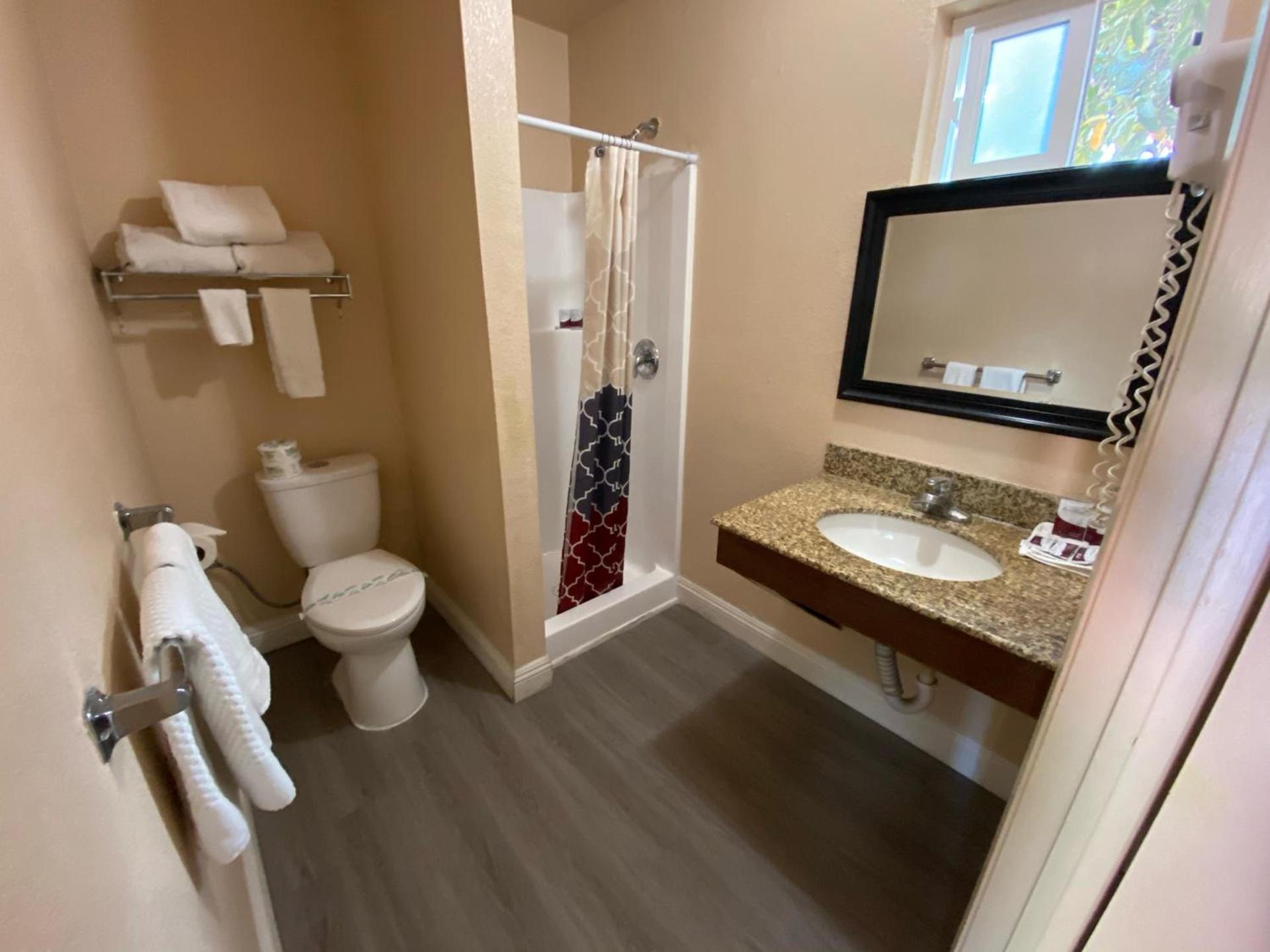 Pacific Inn photo 6