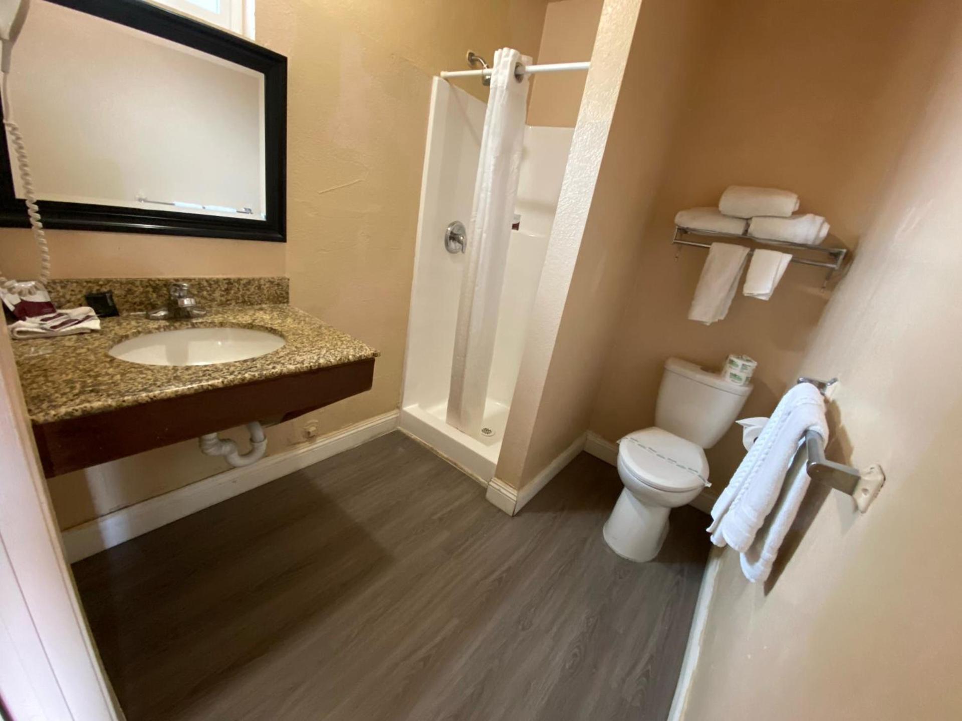 Pacific Inn photo 7