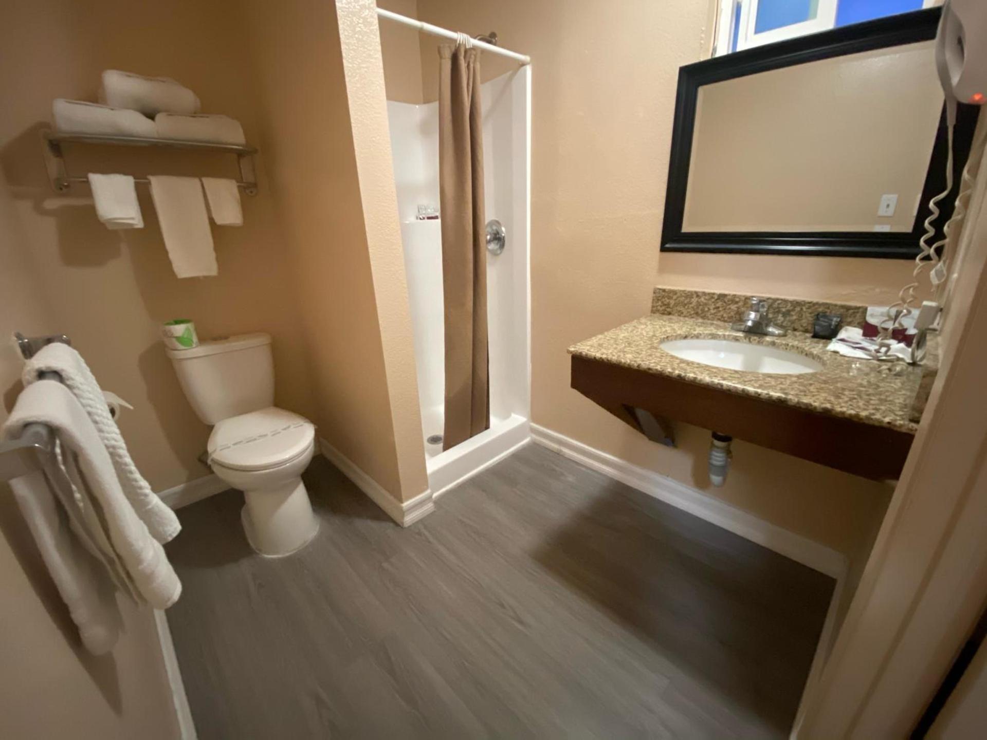 Pacific Inn photo 5