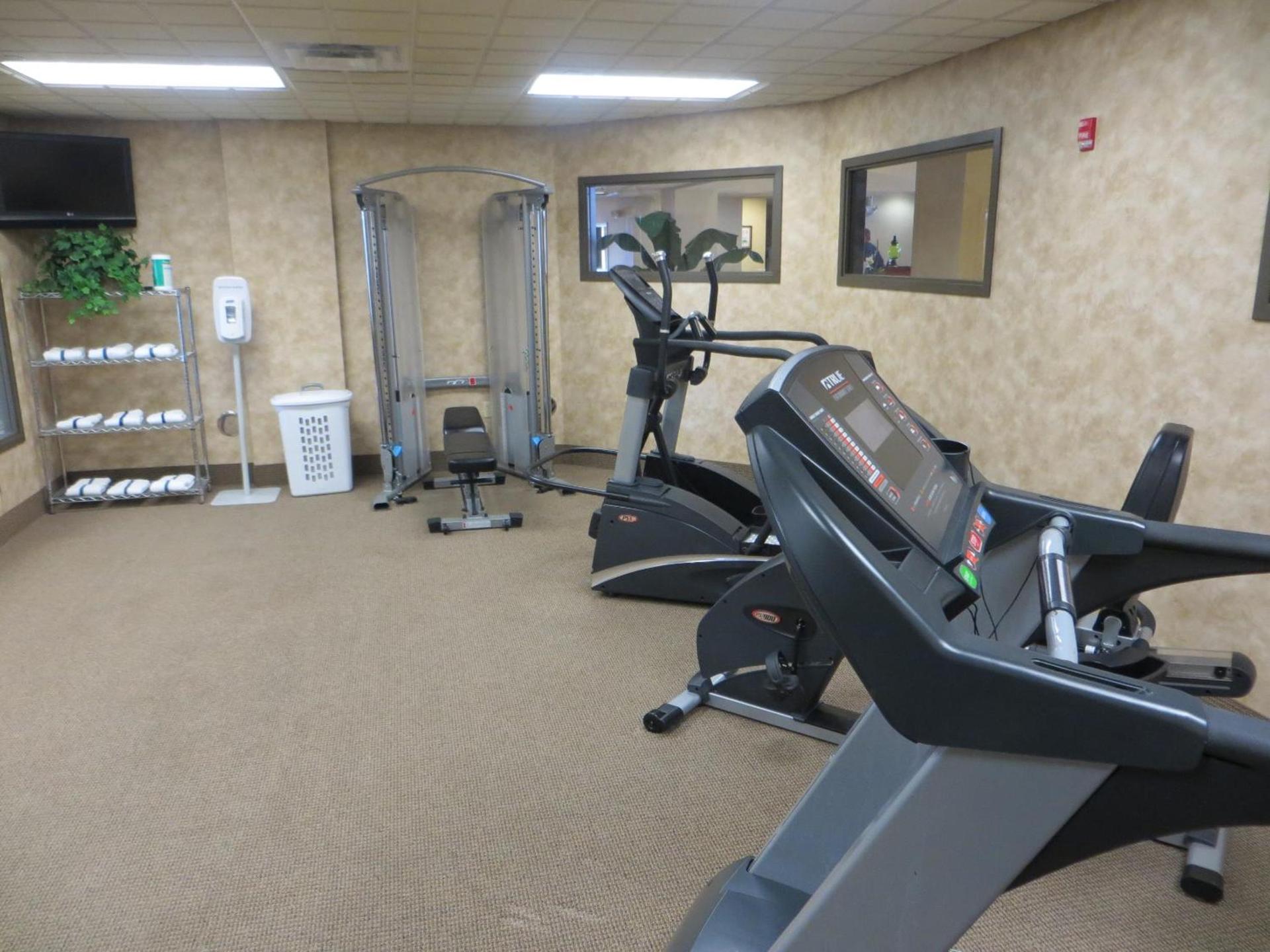 Wingate by Wyndham Peoria - Complimentary Area Shuttle photo 25