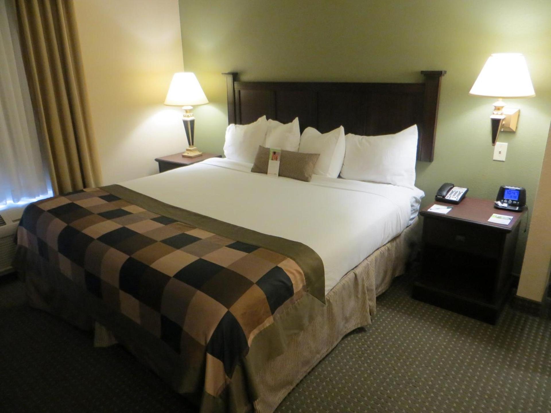 Wingate by Wyndham Peoria - Complimentary Area Shuttle photo 14