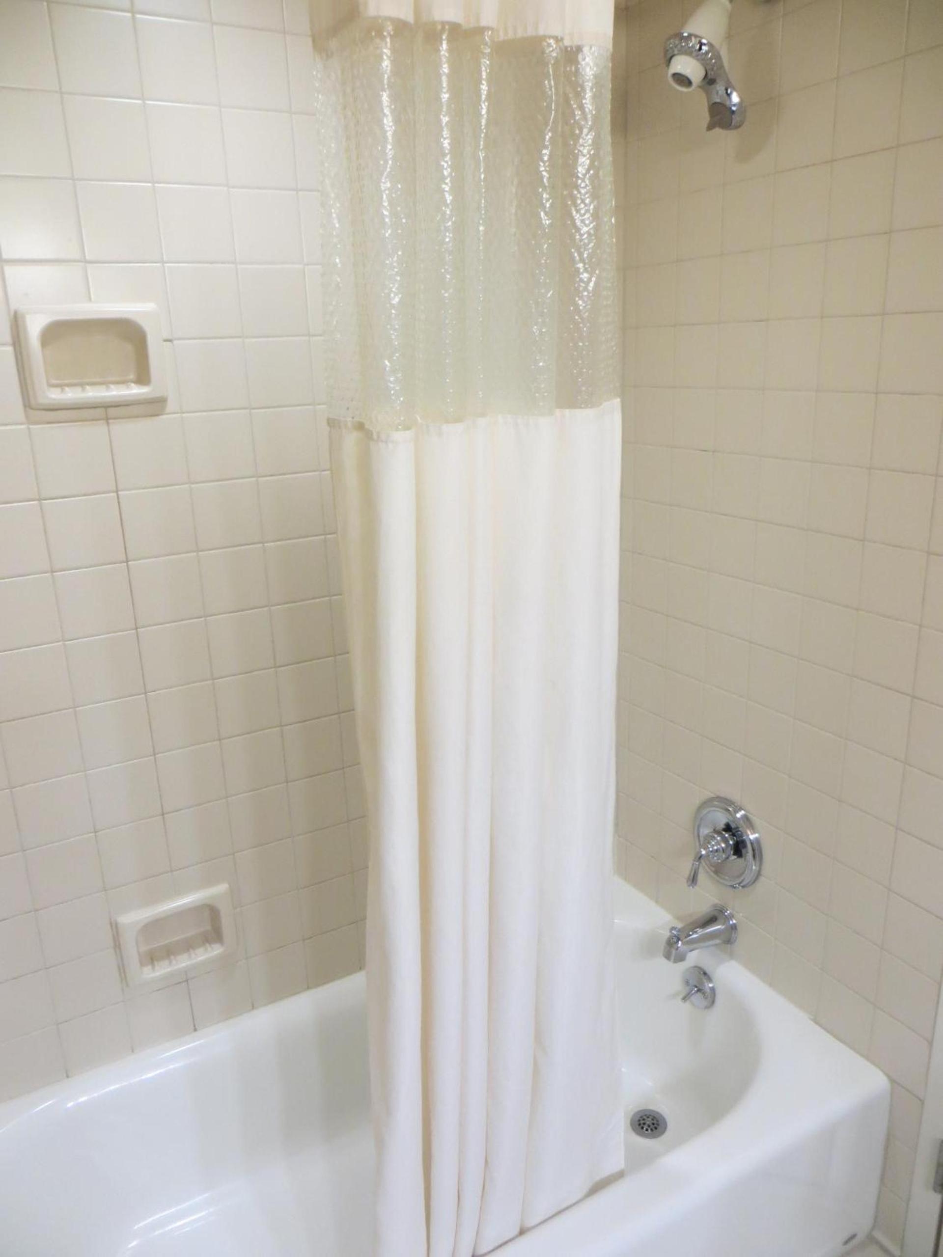 Wingate by Wyndham Peoria - Complimentary Area Shuttle photo 21