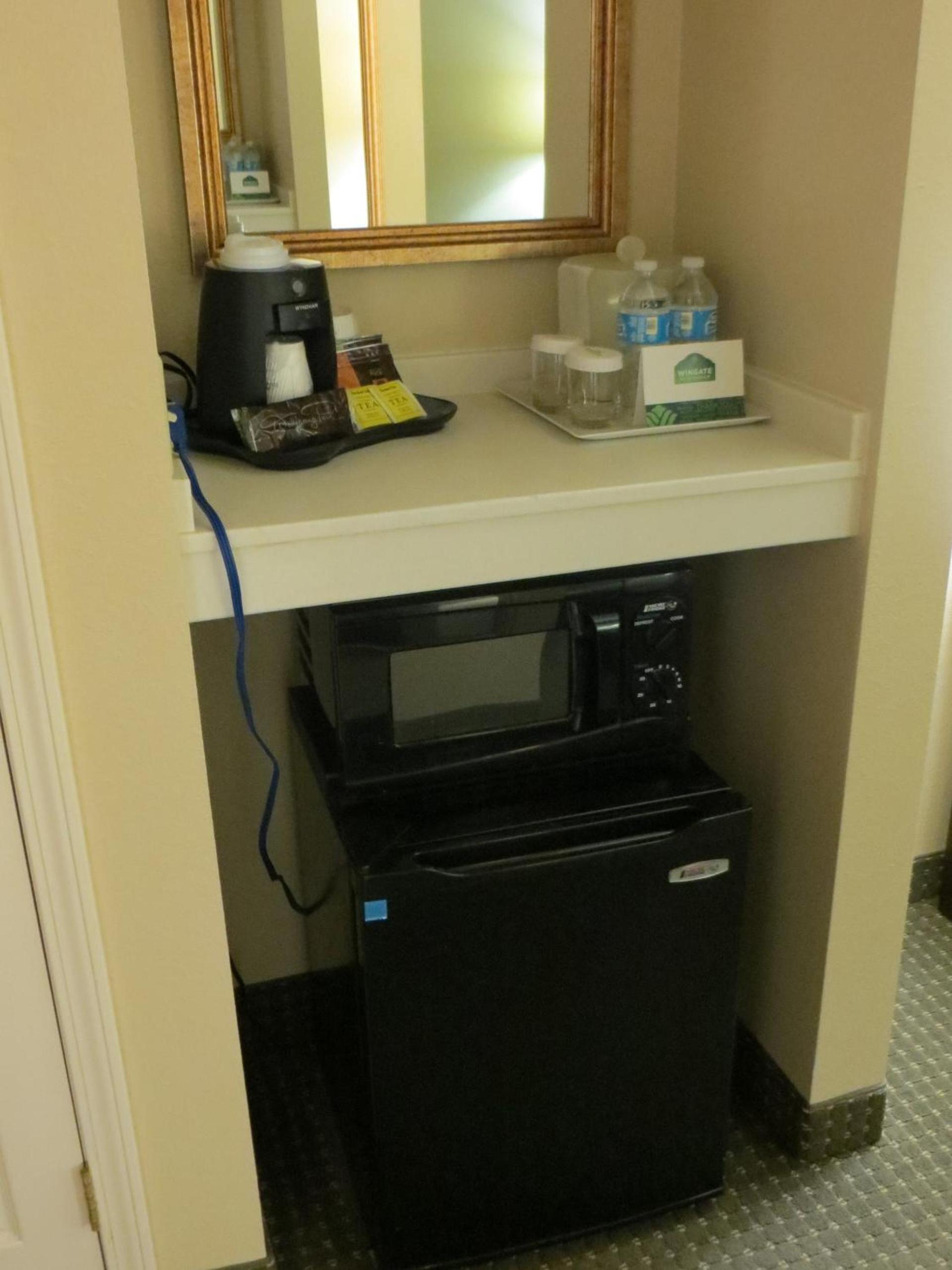Wingate by Wyndham Peoria - Complimentary Area Shuttle photo 19