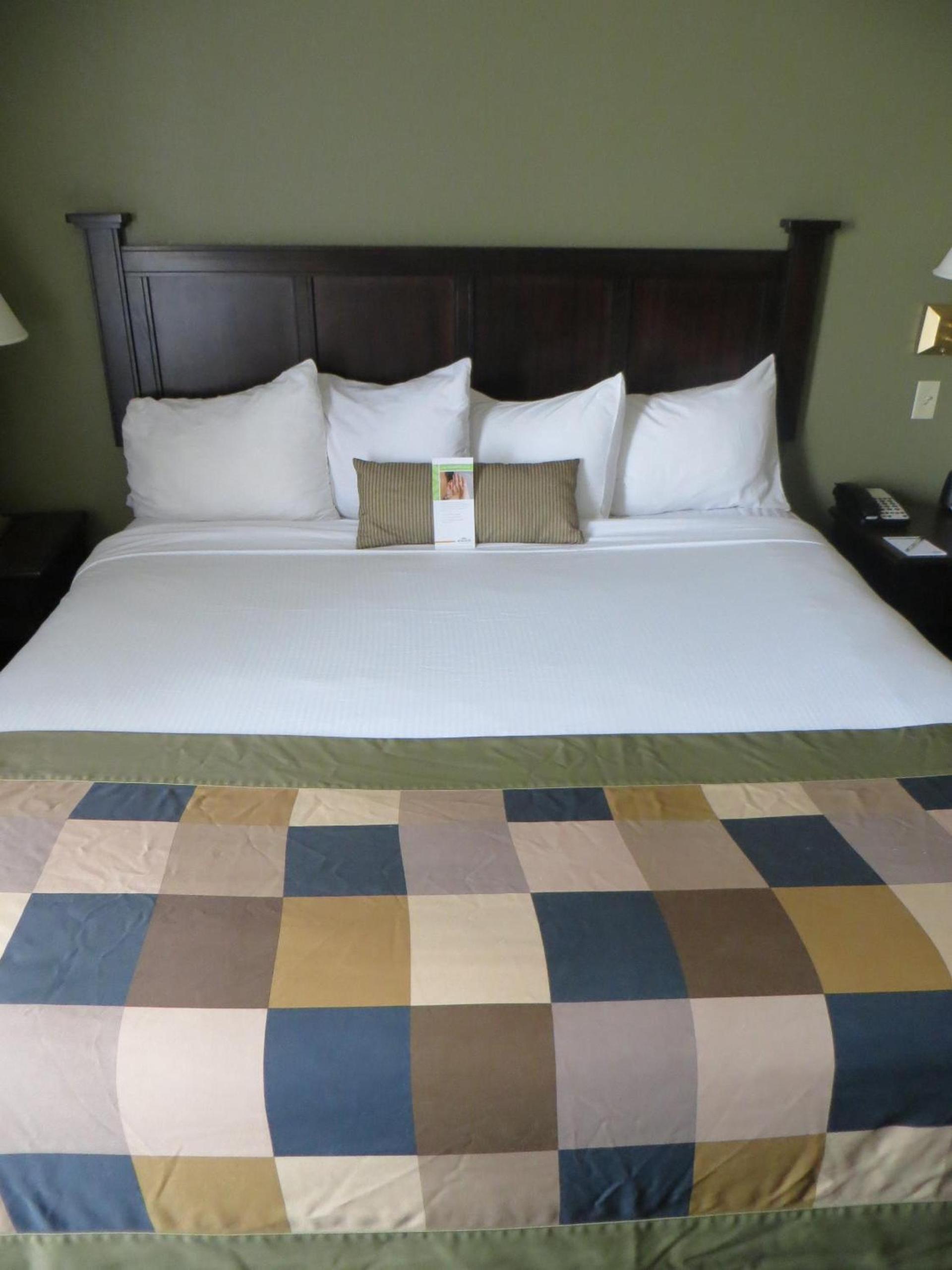 Wingate by Wyndham Peoria - Complimentary Area Shuttle photo 12