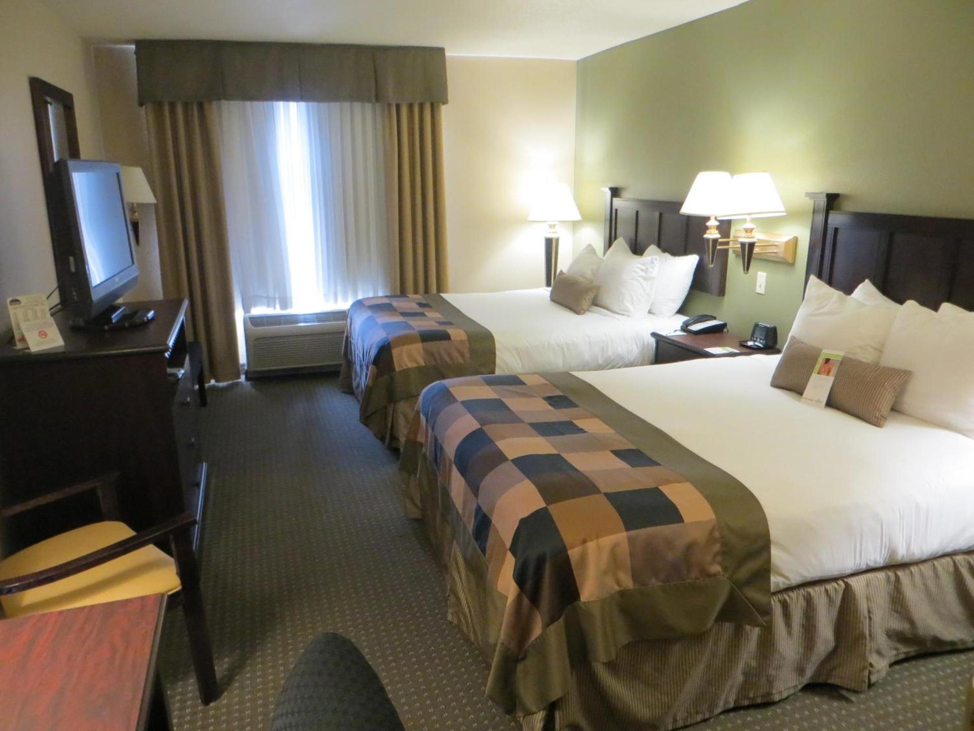 Wingate by Wyndham Peoria - Complimentary Area Shuttle photo 5