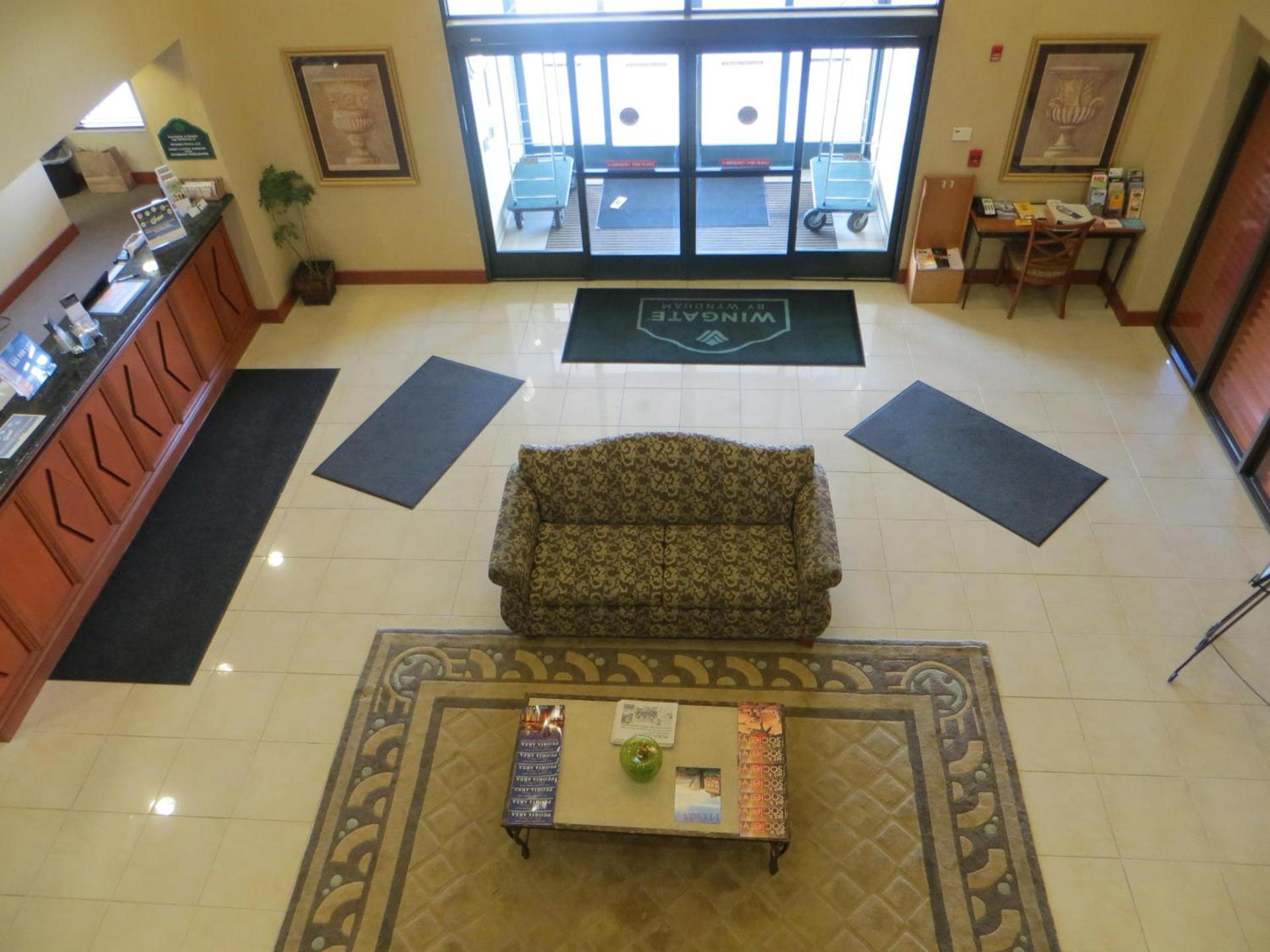 Wingate by Wyndham Peoria - Complimentary Area Shuttle photo 10