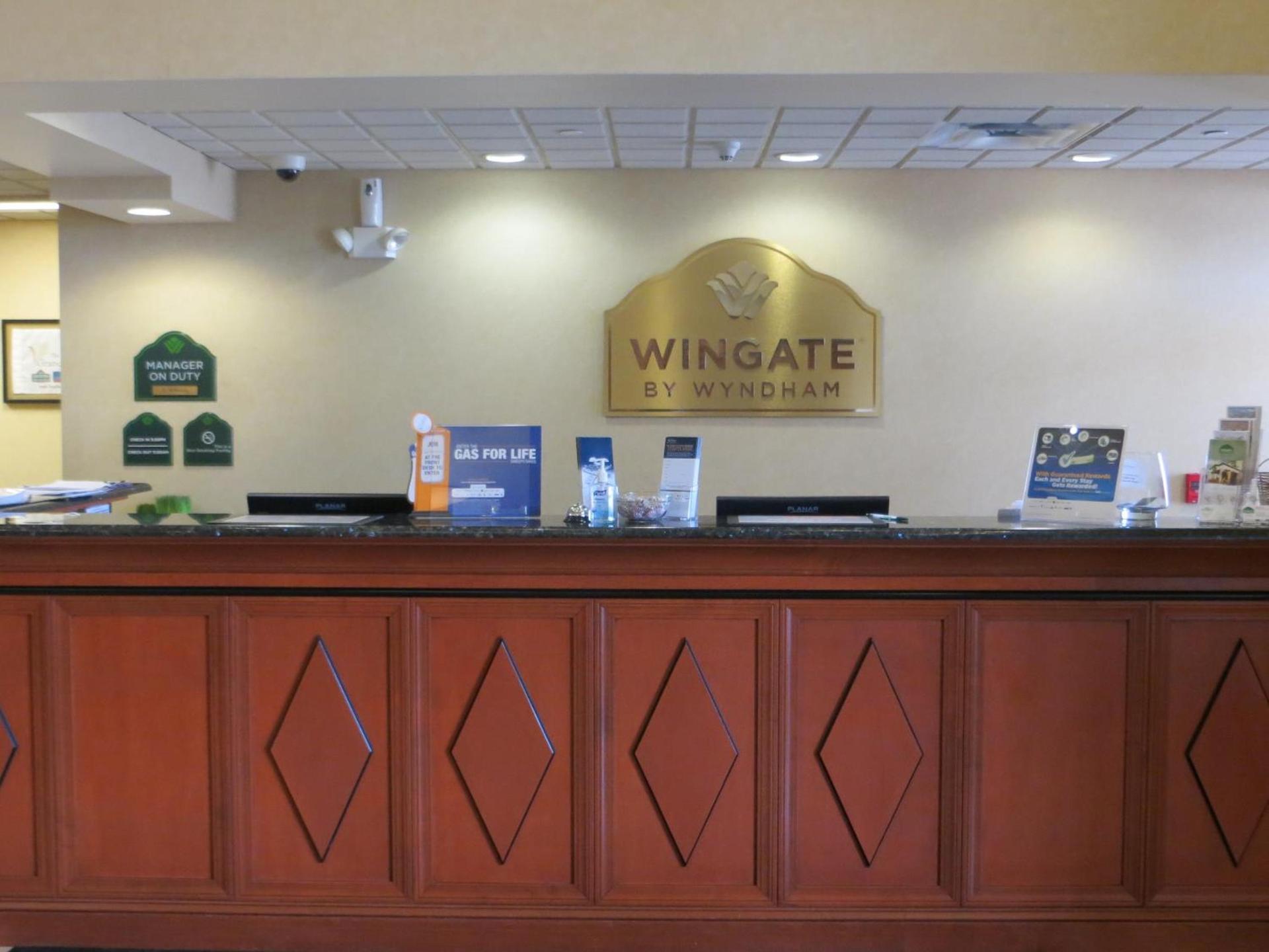 Wingate by Wyndham Peoria - Complimentary Area Shuttle photo 8