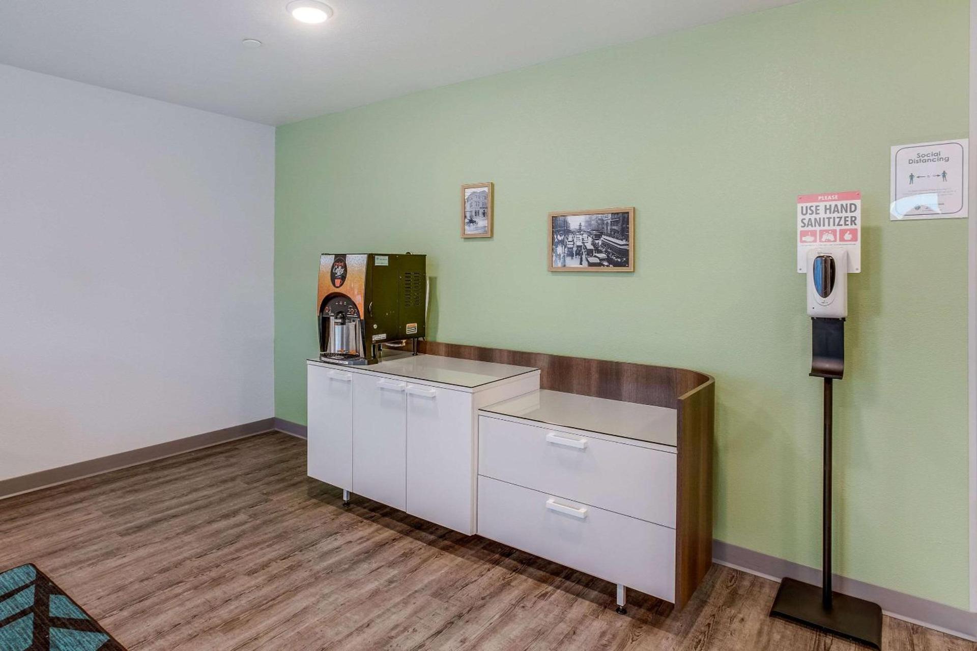 WoodSpring Suites Novi Farmington photo 6