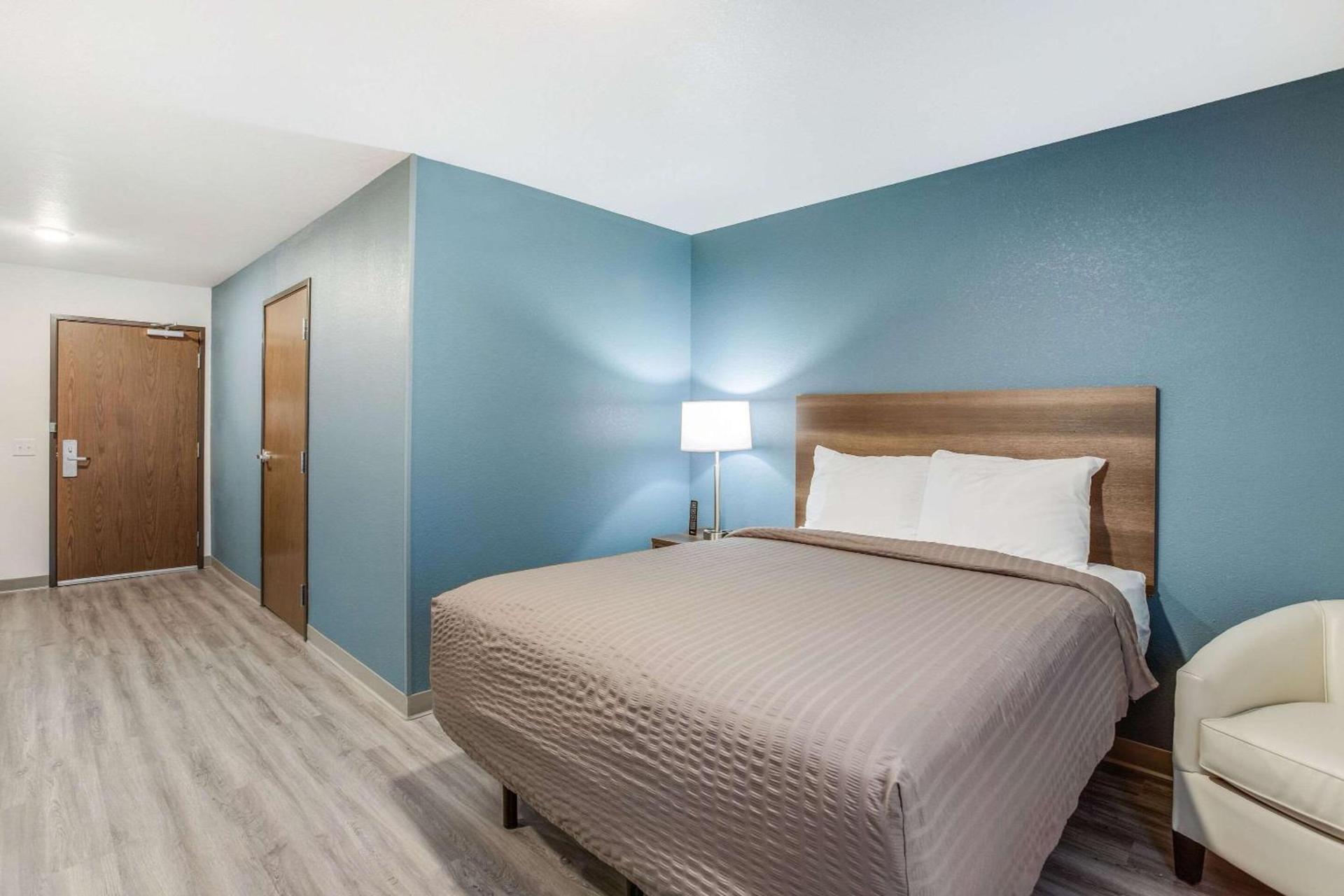 WoodSpring Suites Novi Farmington photo 8