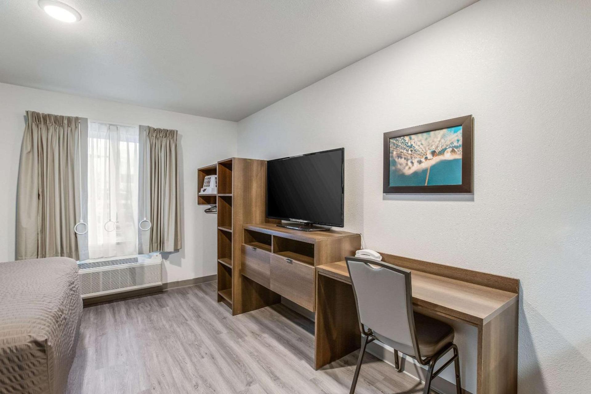 WoodSpring Suites Novi Farmington photo 10