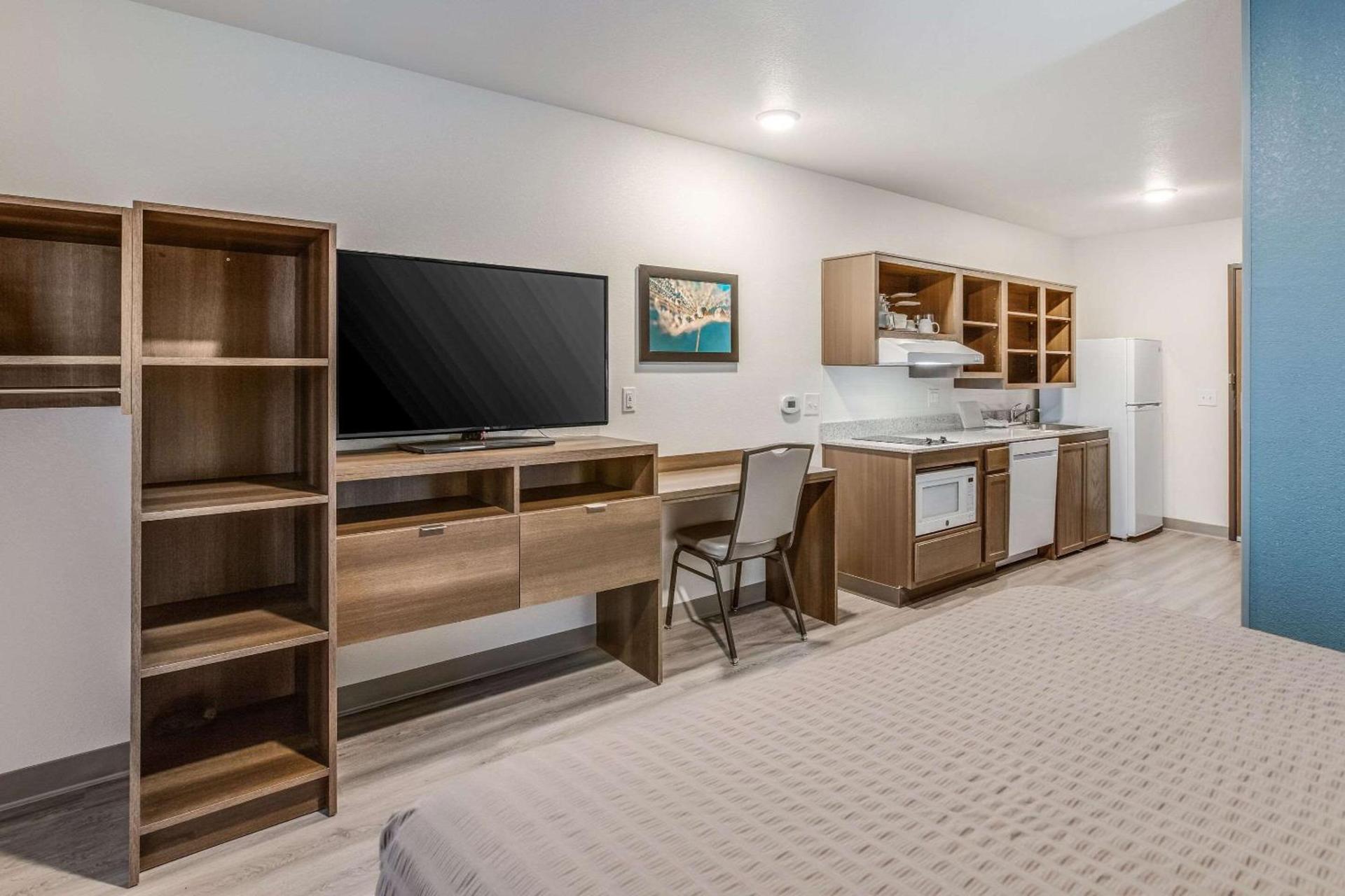 WoodSpring Suites Novi Farmington photo 9