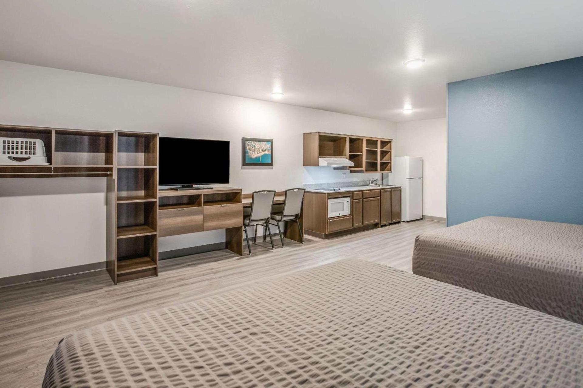 WoodSpring Suites Novi Farmington photo 34