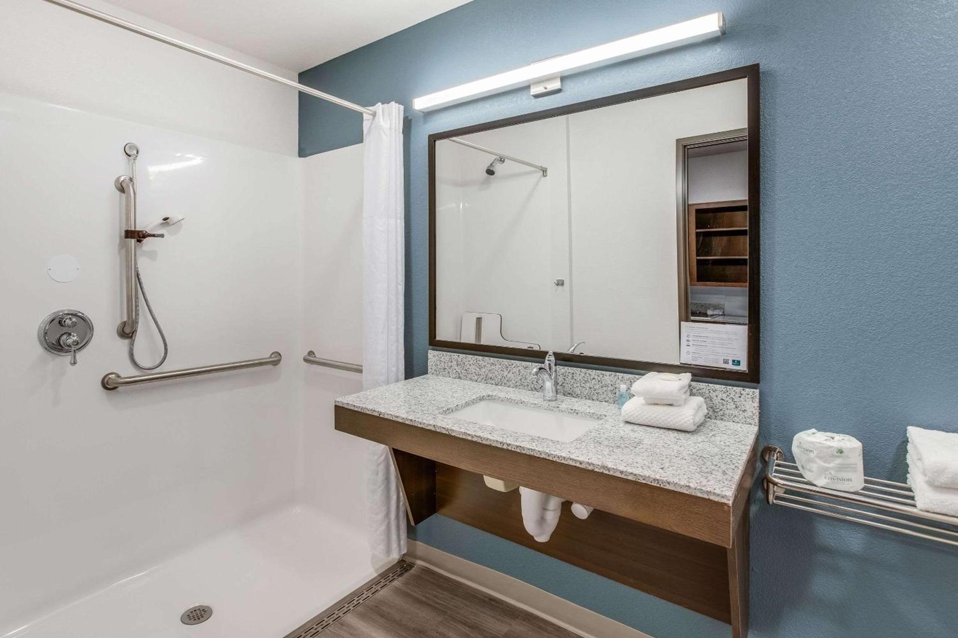 WoodSpring Suites Novi Farmington photo 13