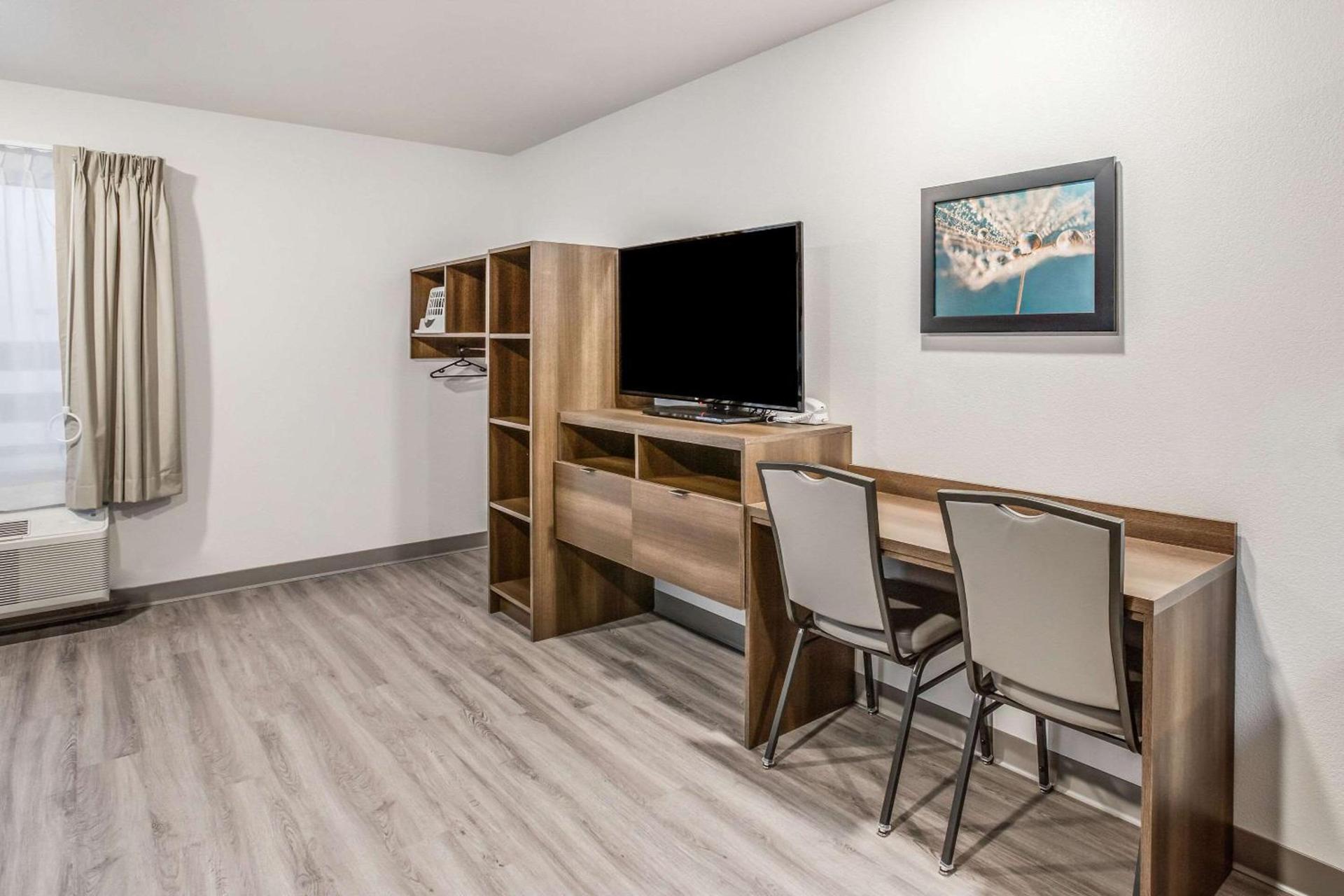 WoodSpring Suites Novi Farmington photo 12