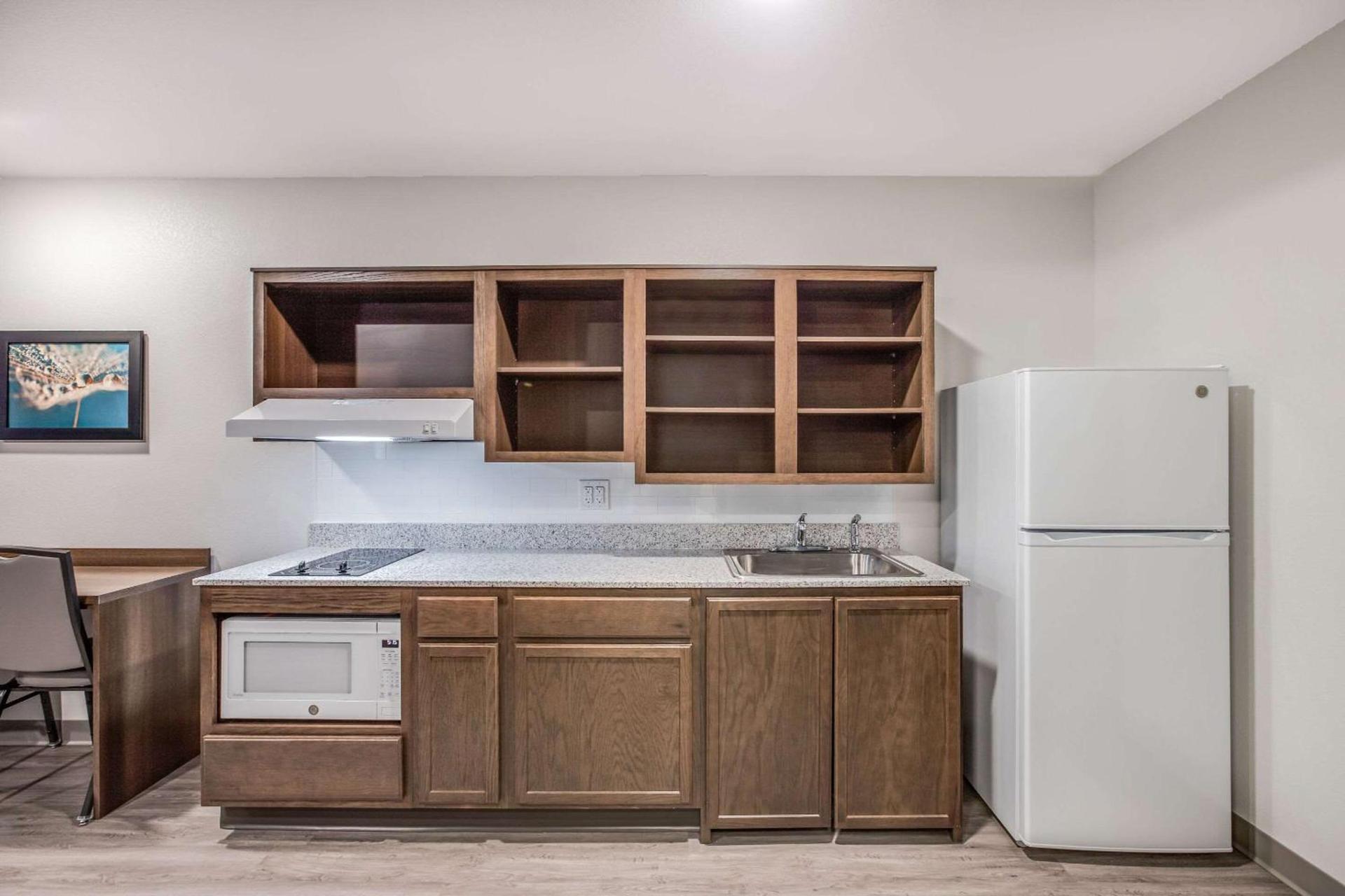 WoodSpring Suites Novi Farmington photo 16